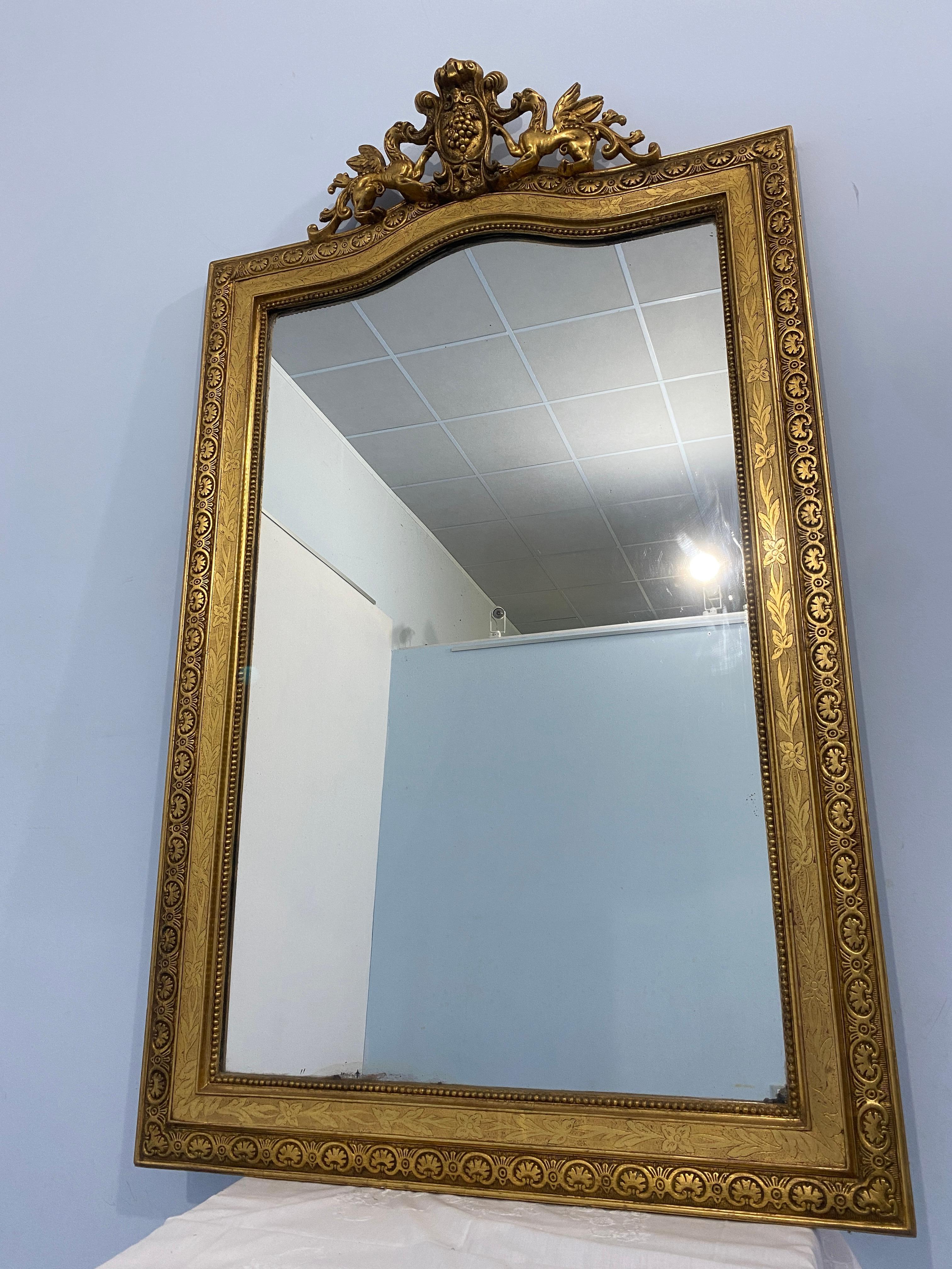 Miroir ancien doré  feuille d'or avec Louis Philippe era cimasa en vente 7