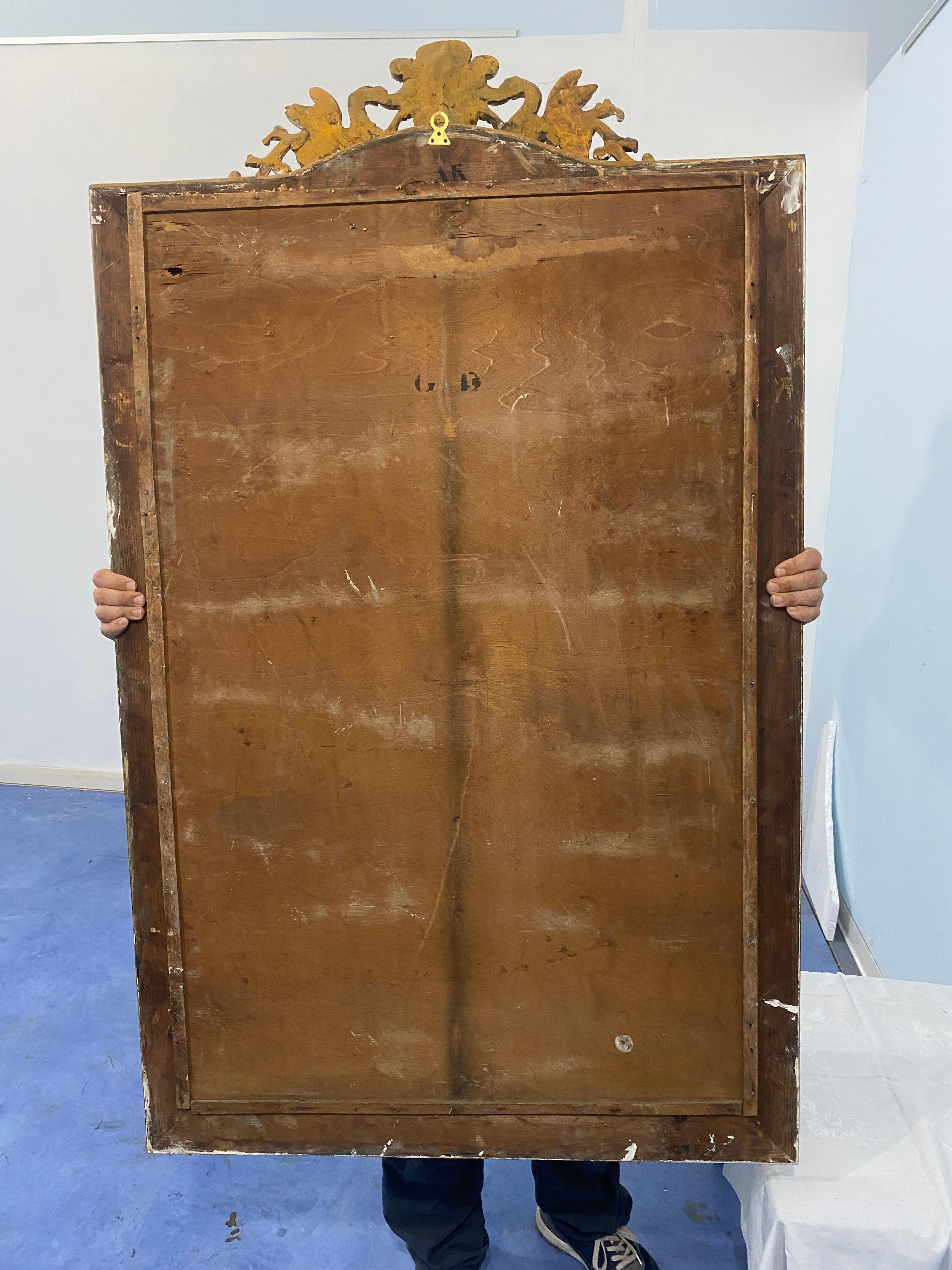 Miroir ancien doré  feuille d'or avec Louis Philippe era cimasa en vente 9