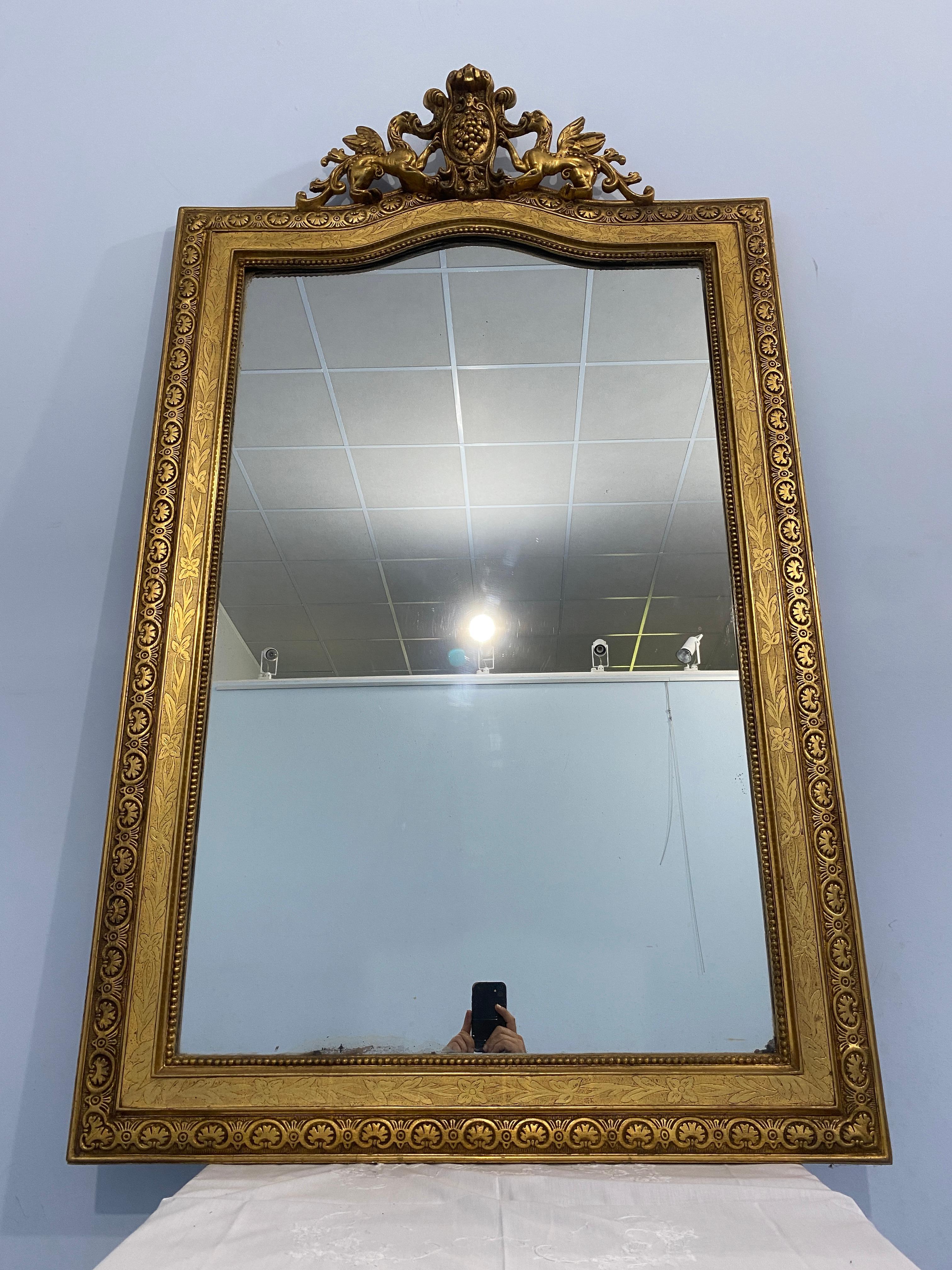 Antique French gilt mirror  gold leaf with Louis Philippe era selvedge In Good Condition For Sale In Traversetolo, IT