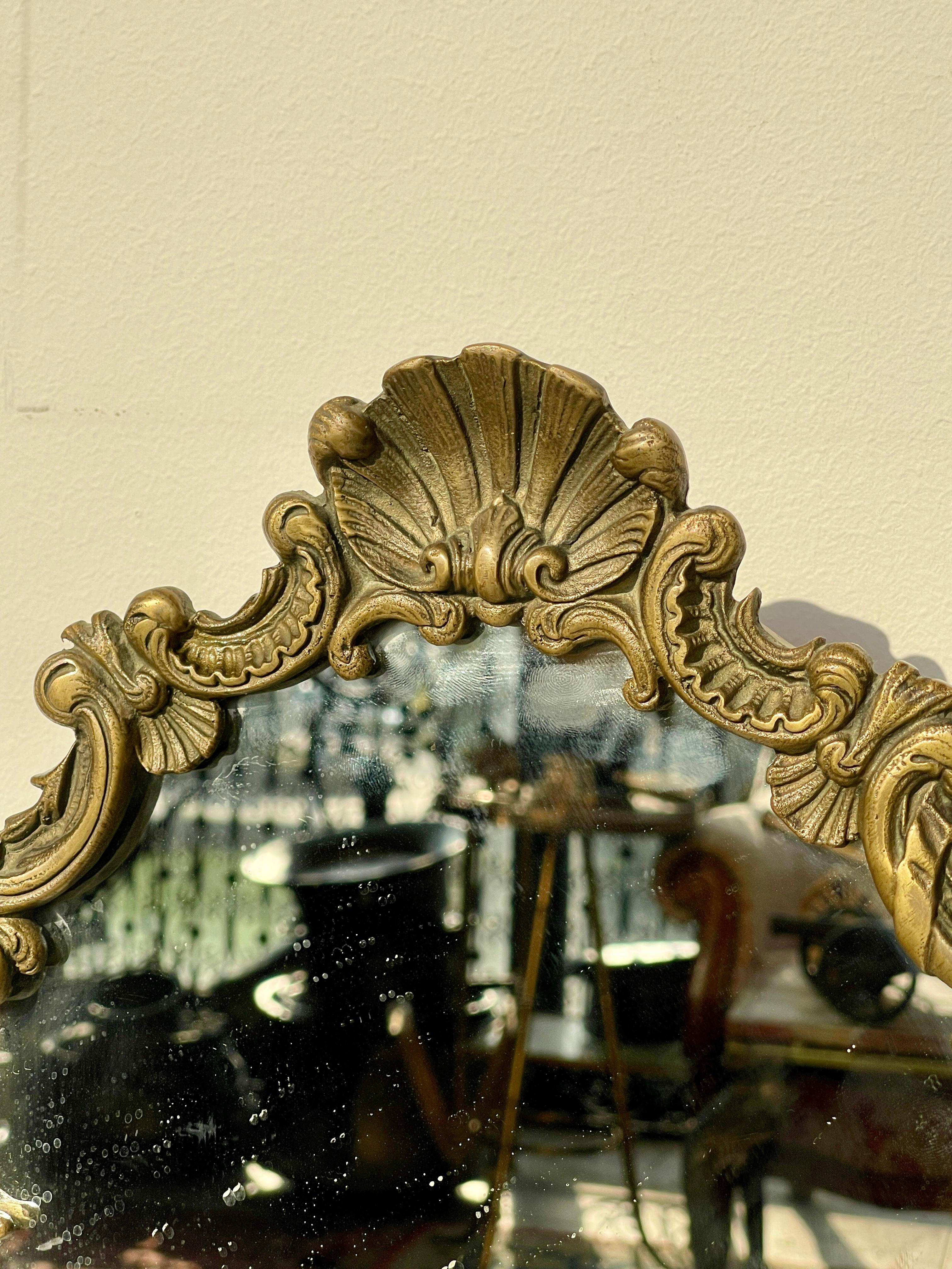 Miroir ancien en bronze avec ange 1930 Bon état - En vente à Cantù, IT