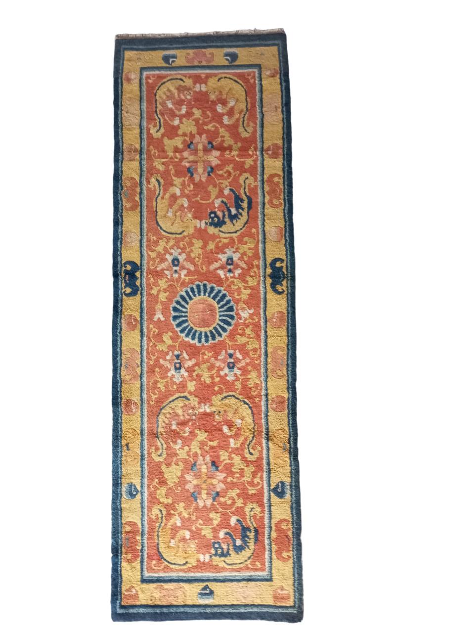 Tapis chinois ancien Ningxia 243 cm. x 76 cm. en vente 7