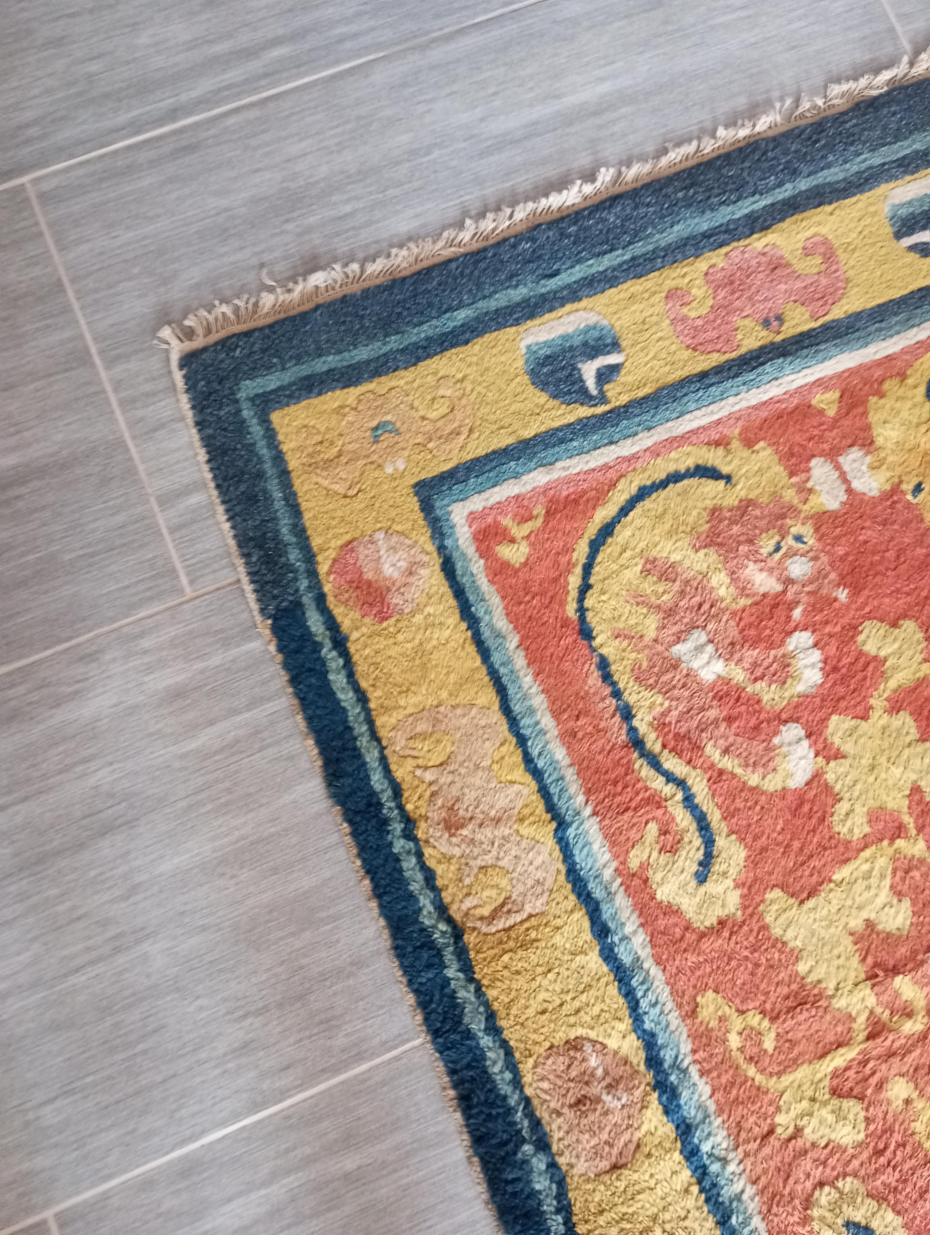 Chinese Tapis chinois ancien Ningxia 243 cm. x 76 cm. en vente