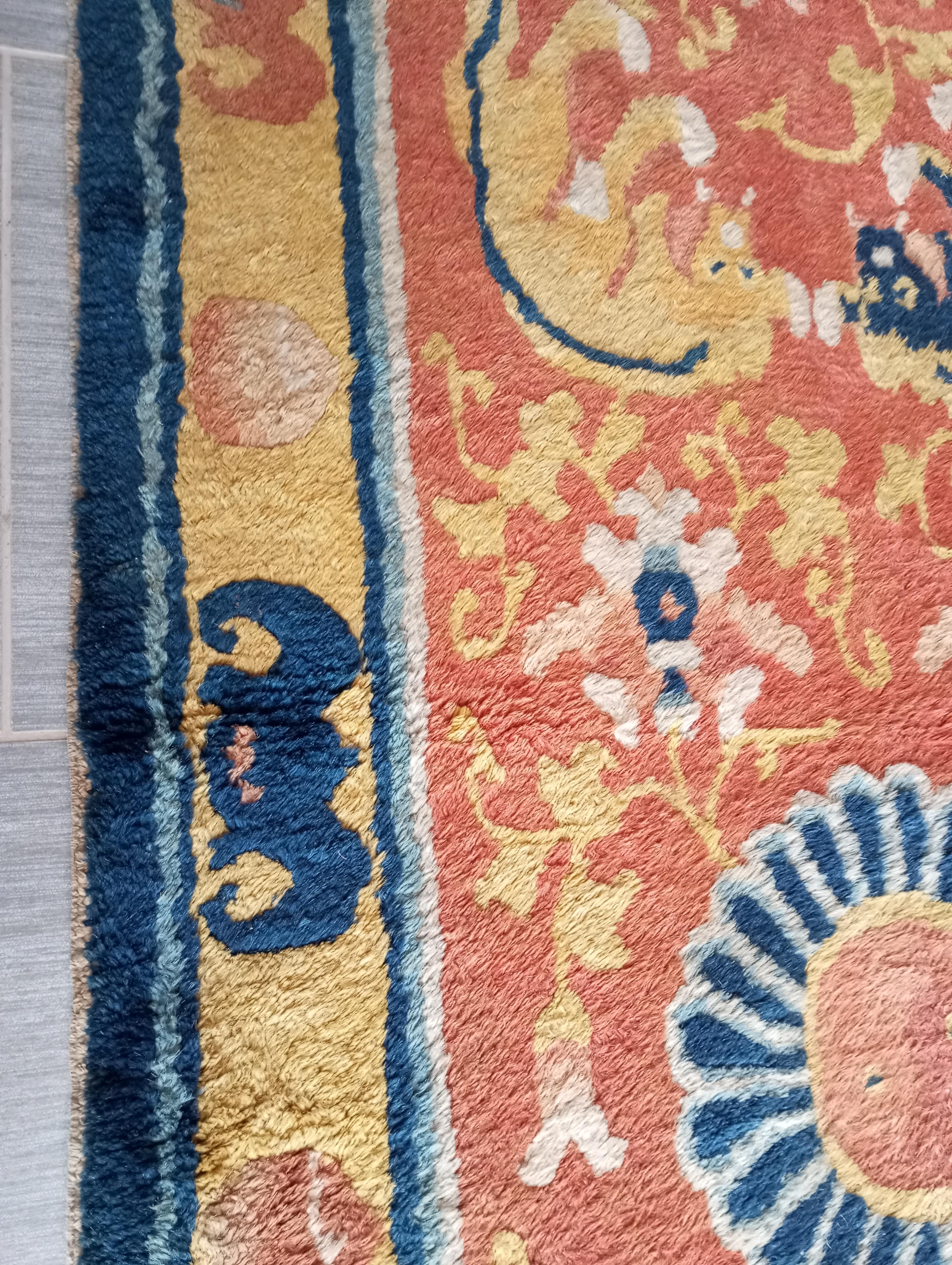Early 20th Century Tapis chinois ancien Ningxia 243 cm. x 76 cm. en vente