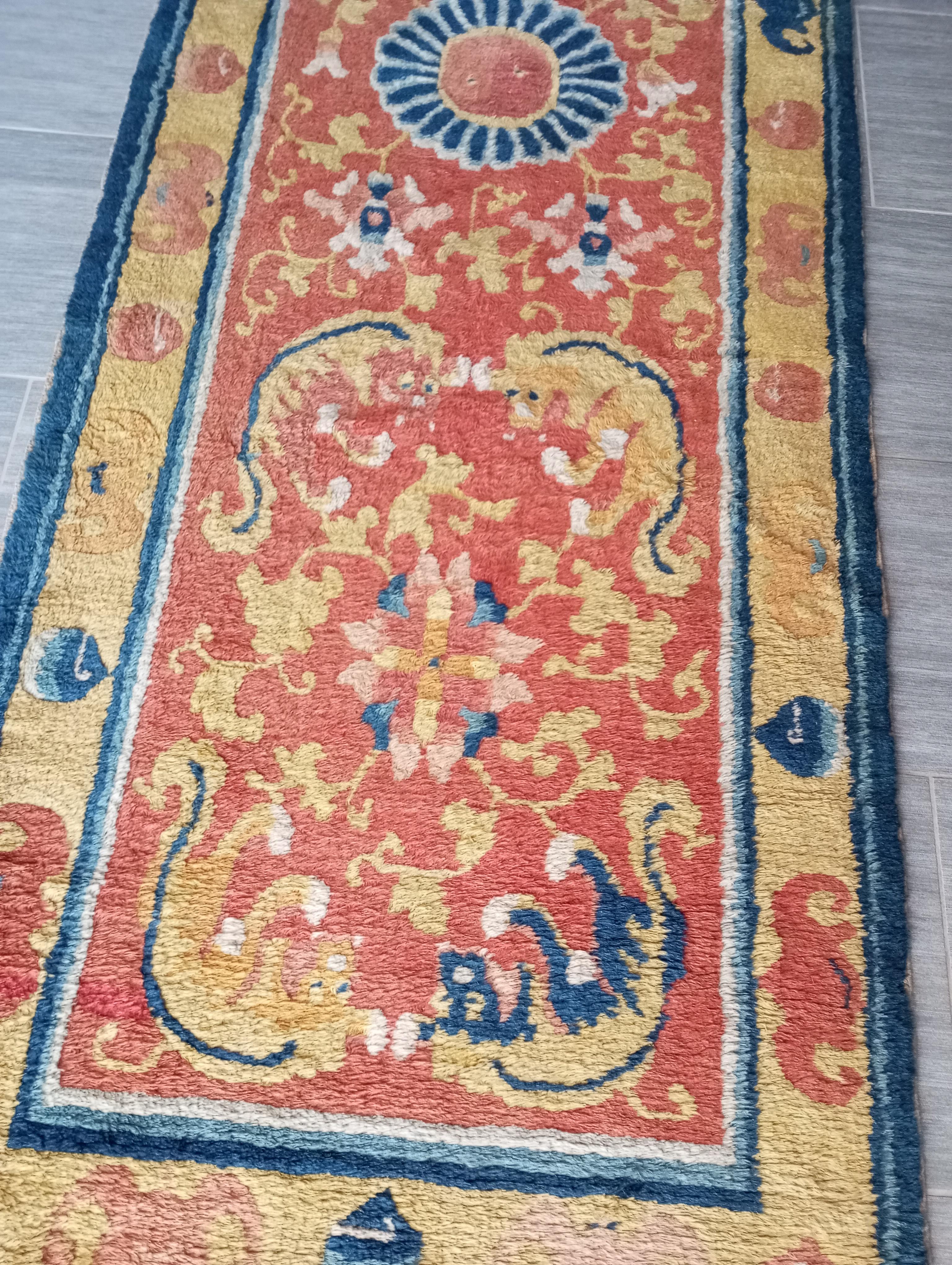 Tapis chinois ancien Ningxia 243 cm. x 76 cm. en vente 2