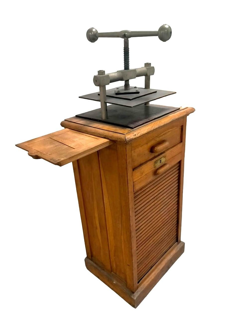 Mid-20th Century Presse de relieur ancienne avec meuble début 20ème siècle en vente
