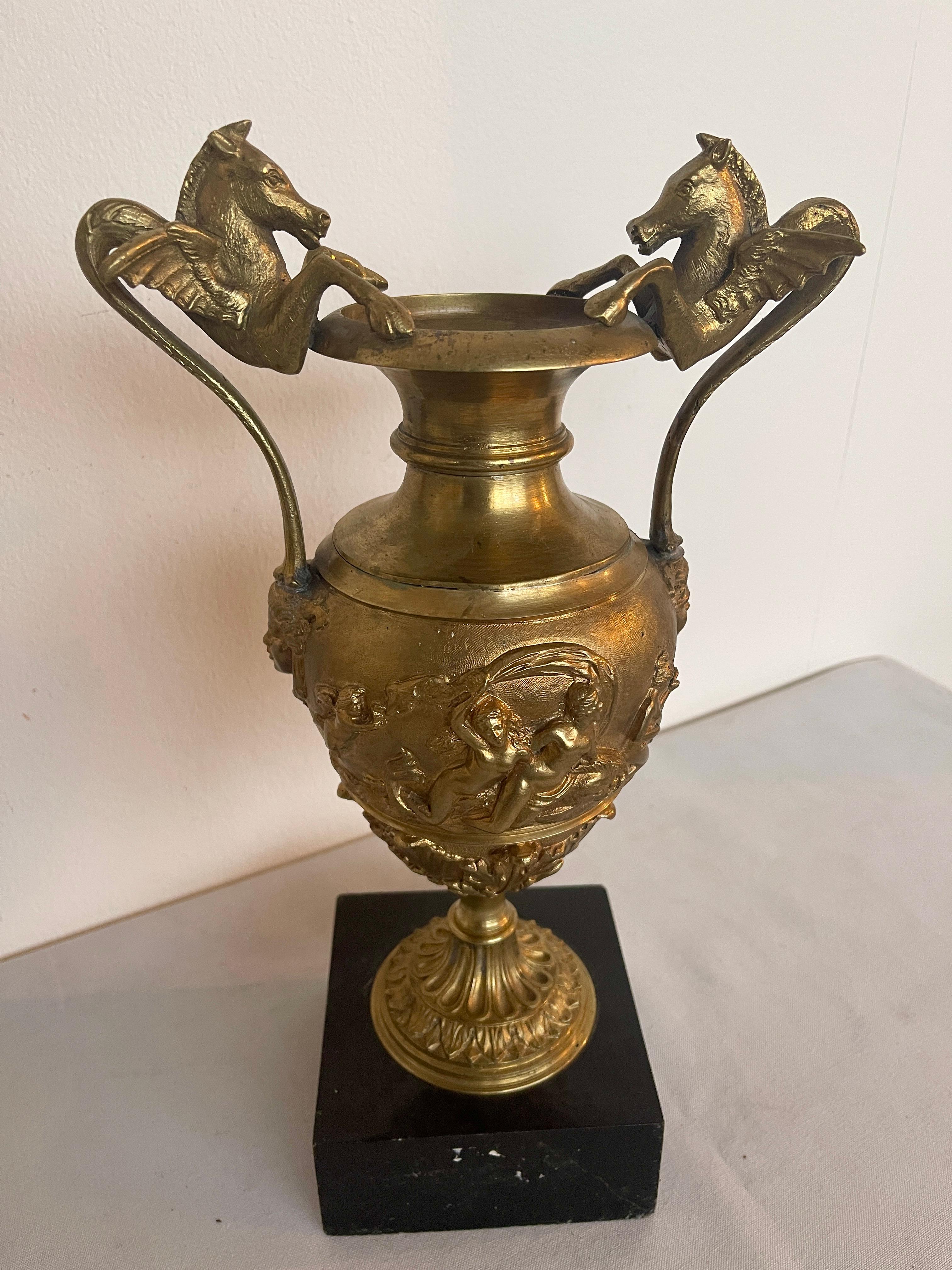 Antico vaso italiano in bronzo con base in marmo XIX secolo in vendita 2