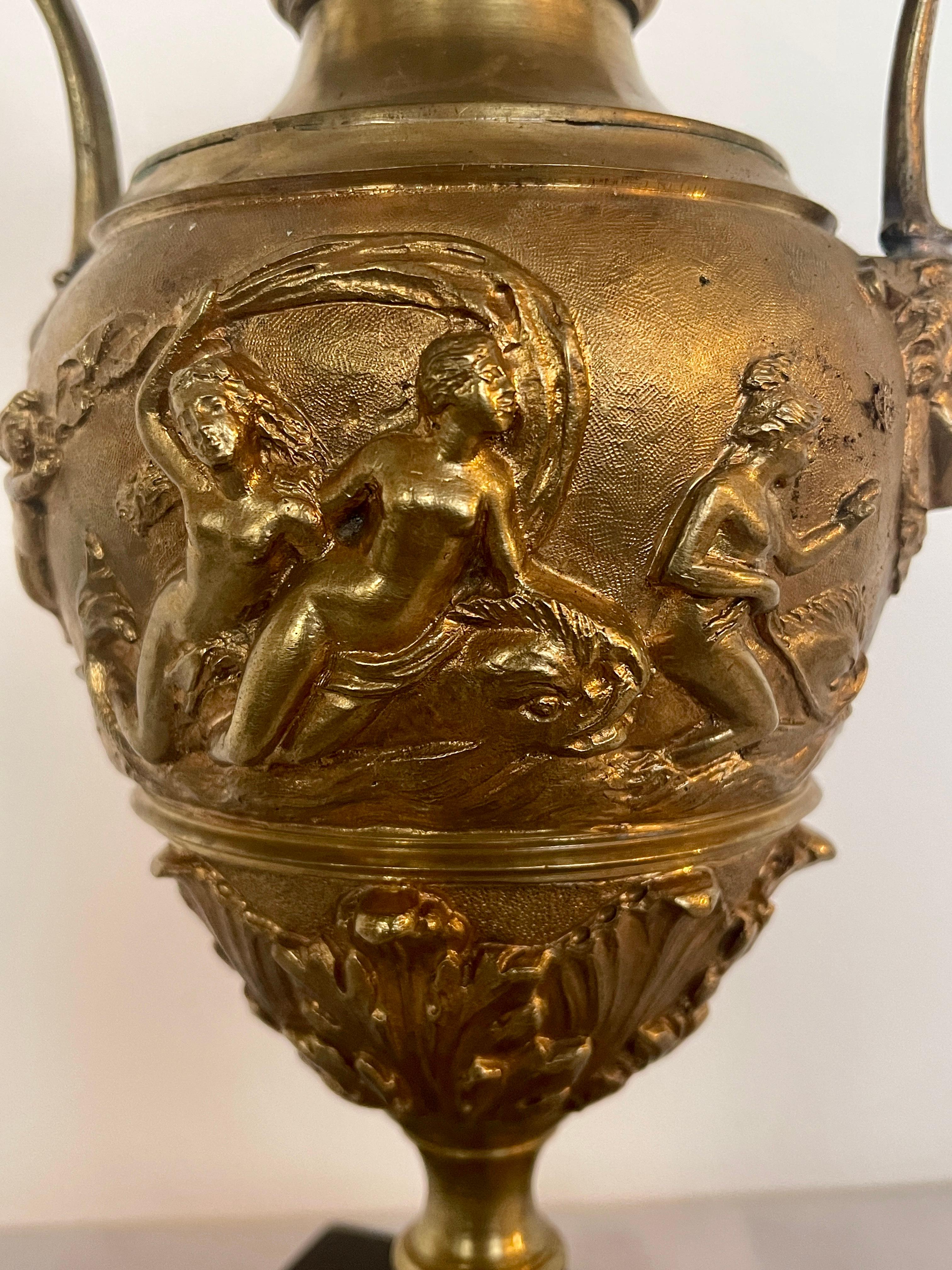 Antico vaso italiano in bronzo con base in marmo XIX secolo in vendita 1