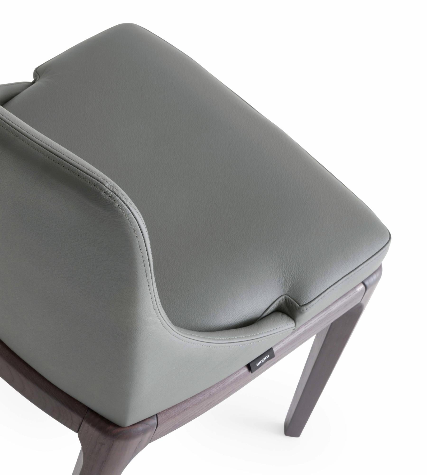 Antigona Stuhl aus Anthrazitleder und dunkler Eiche von Morica Design im Angebot 2