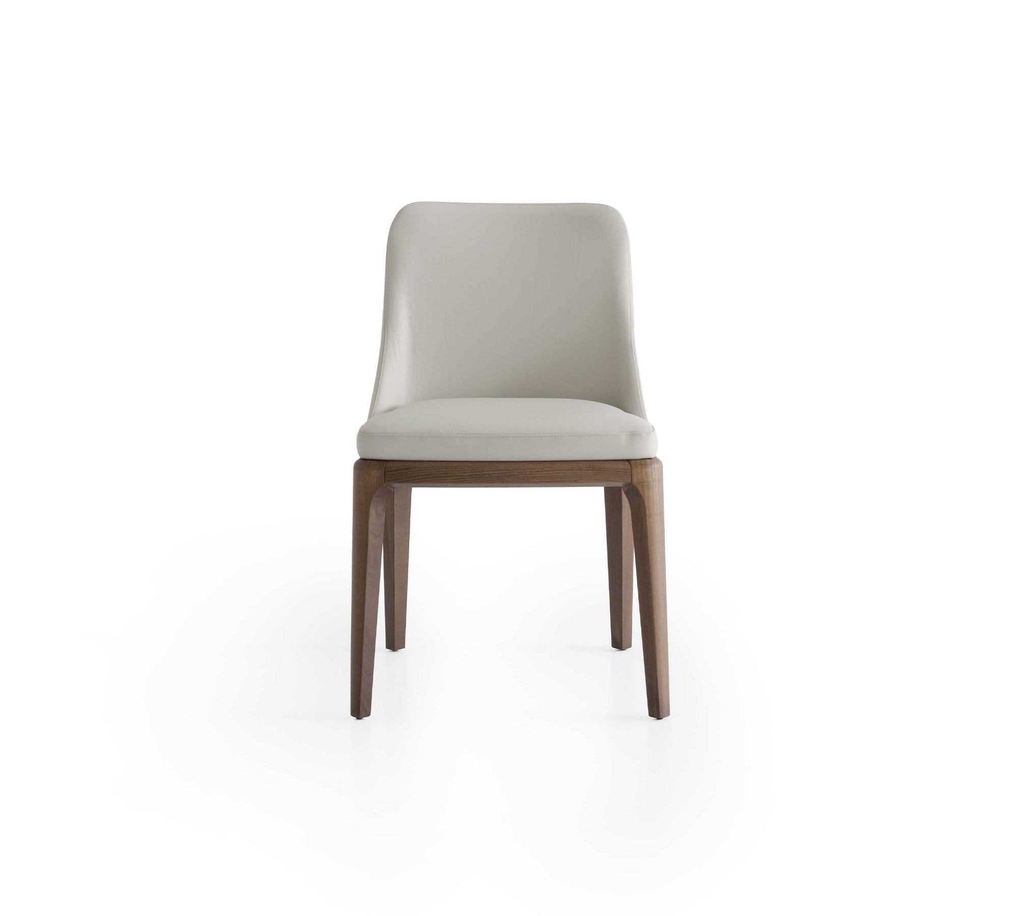 Italiano Sedia Antigona Oyster in pelle e noce di Morica Design in vendita