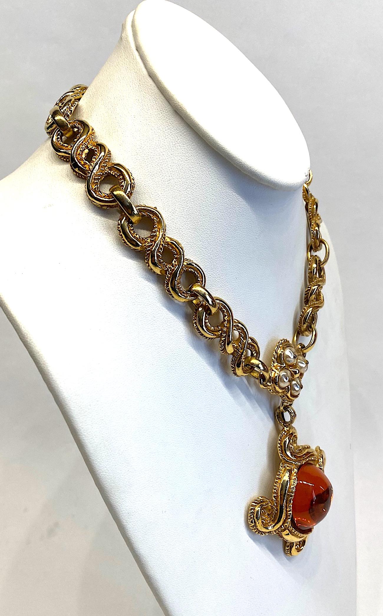Antigona Paris 1980s Gold Link with Amber Cabochon Pendant Necklace In Excellent Condition In New York, NY
