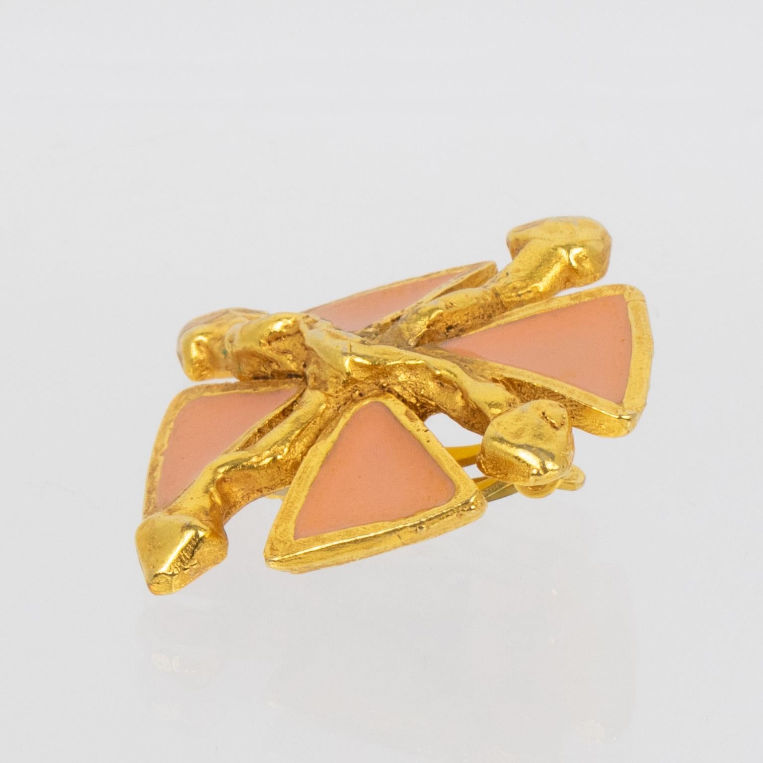 Antigona Paris - Boucles d'oreilles à clip en métal doré et émail rose en vente 3