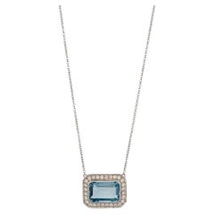 Collar de Topacio Azul Antígona, Oro Blanco de 18 K con Topacio Azul talla Esmeralda de 5,93 ct