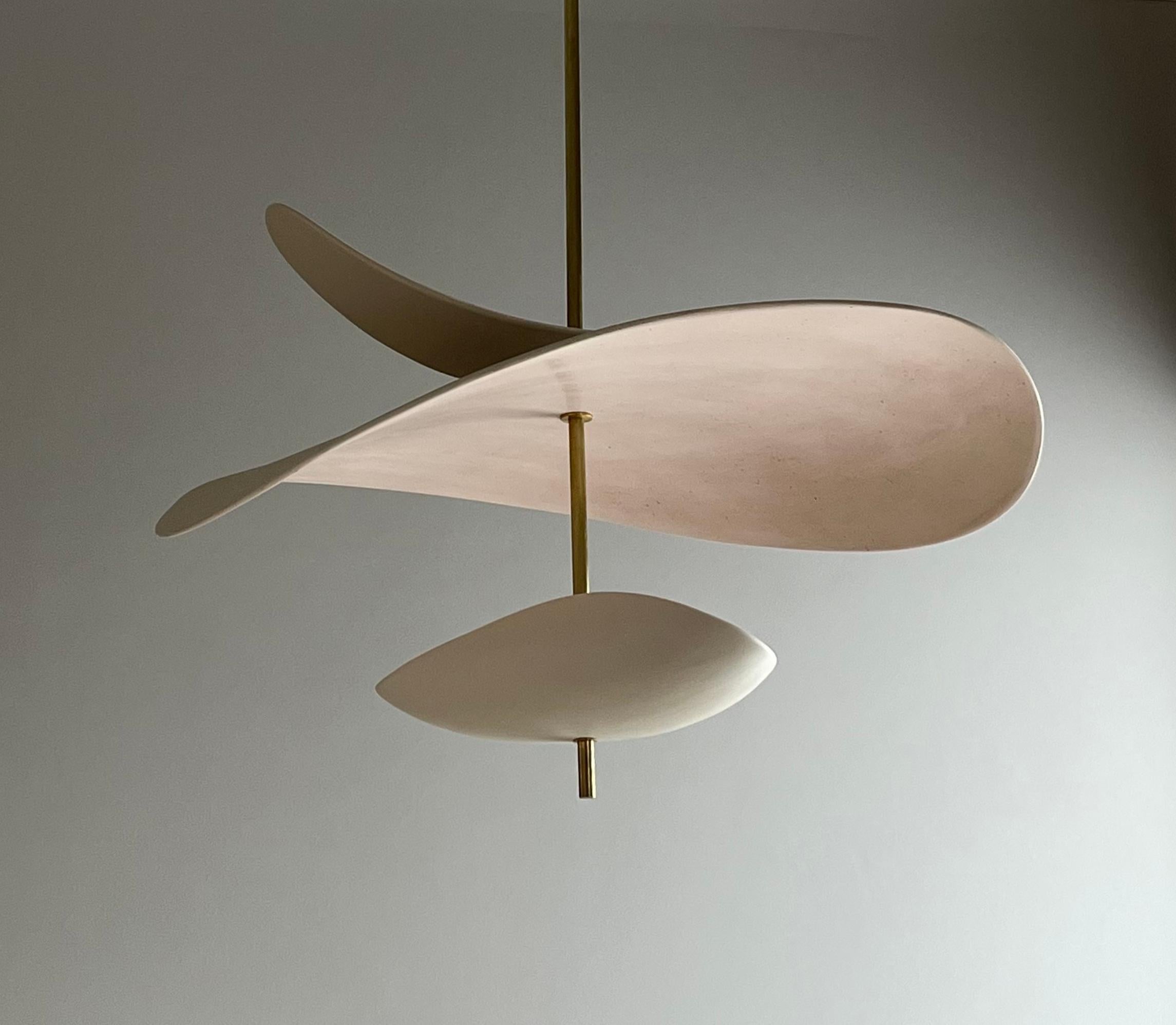 Lampada scultorea XL Floating Organic Forms in ceramica e ottone di Elsa Foulon in vendita 3