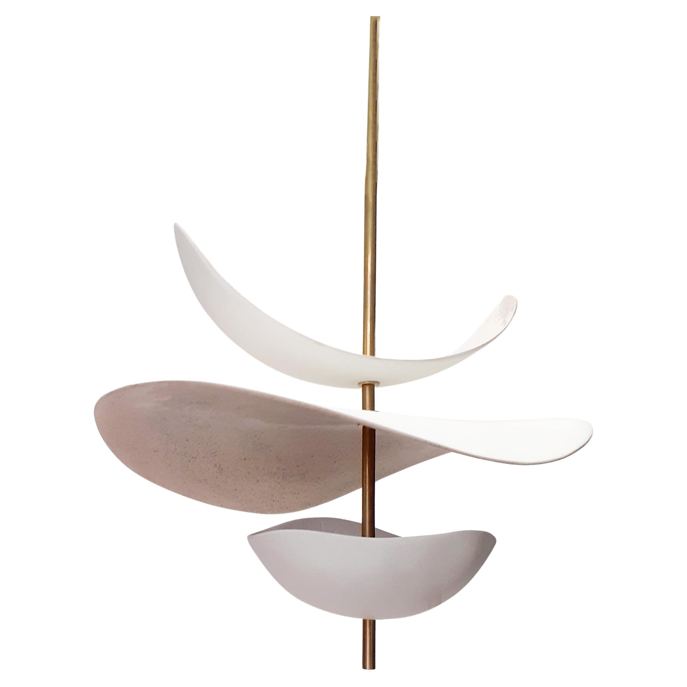 Lampada scultorea XL Floating Organic Forms in ceramica e ottone di Elsa Foulon