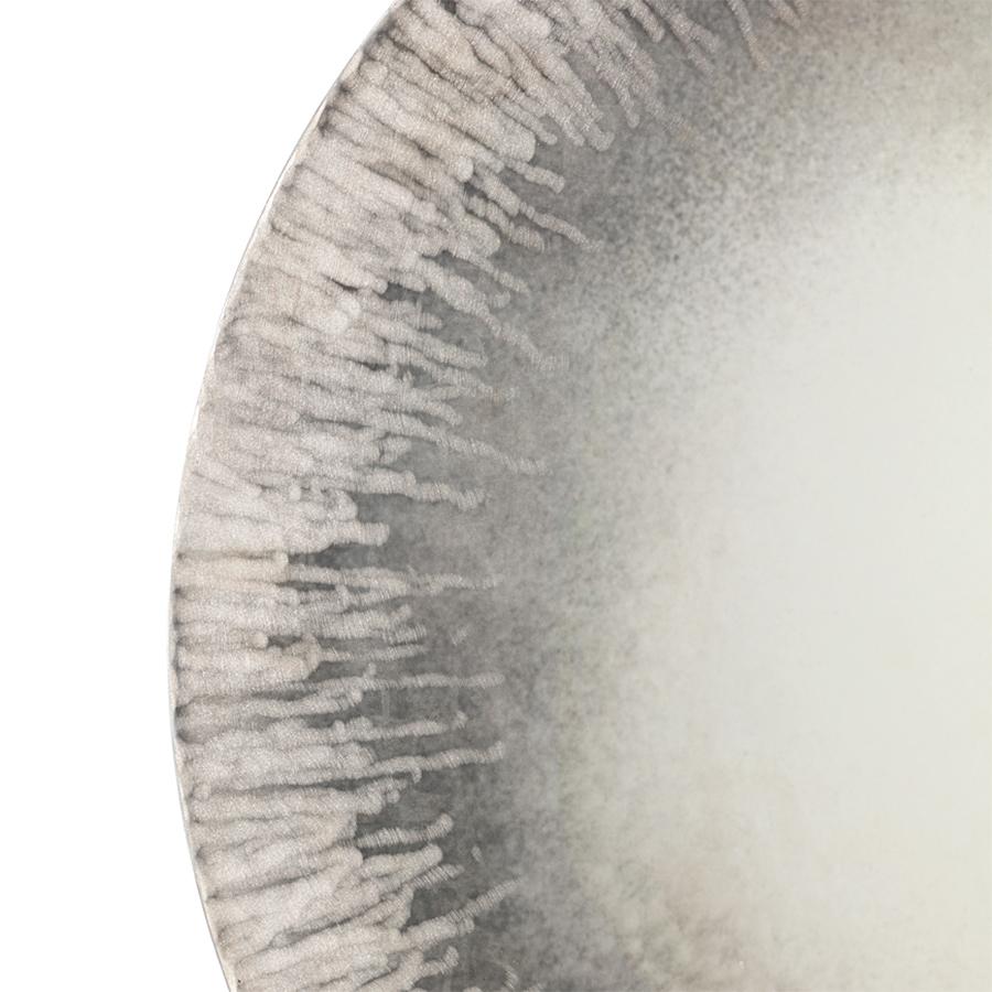 Mirror Antigua Round with wooden back frame wityh antique brass
paint finished edge. 6mm thickness mirror with acid etched extra clear 
glass finished with polished edge and diamond grinding wheel engraving 
on the etched side. Mirror with silvered