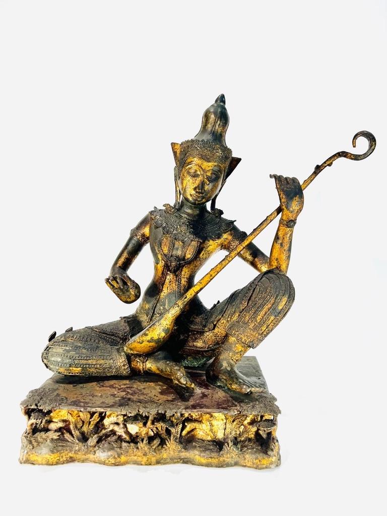 Incredible old balinese bronze musicien sculpture gold-plated circa 1800.