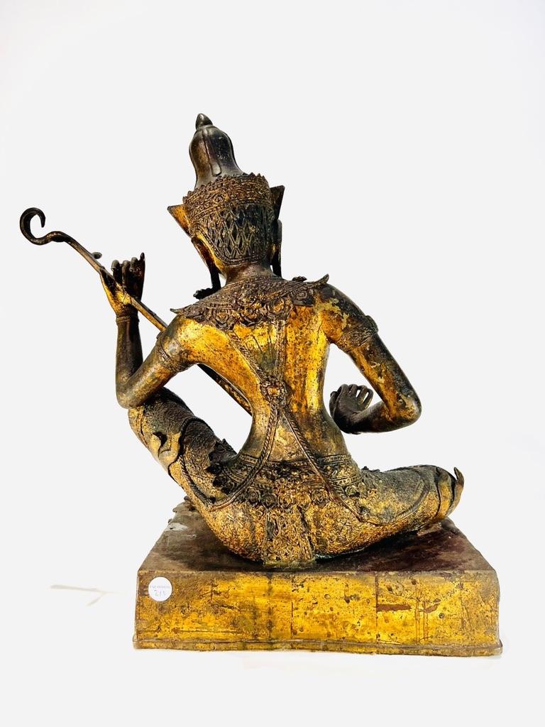 Antike balinesische budiste Bronzeskulptur Musikant vergoldet um 1800 im Zustand „Gut“ im Angebot in Rio De Janeiro, RJ