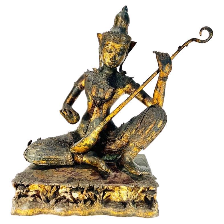 Antigue balinais budiste bronze musicien sculpture plaqué or circa 1800