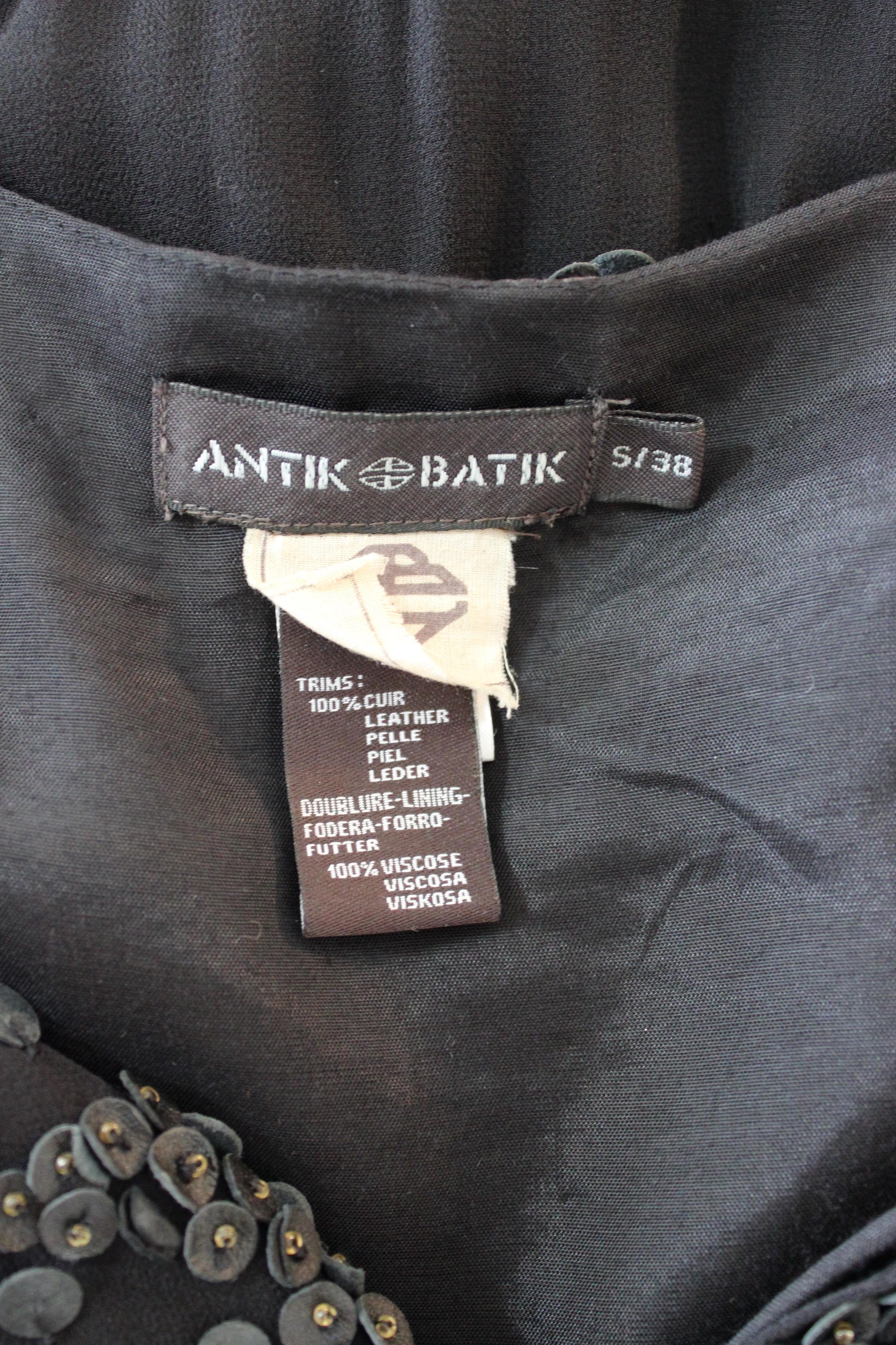 Antik Batik - Robe chemise longue en cuir de soie noire en vente 1