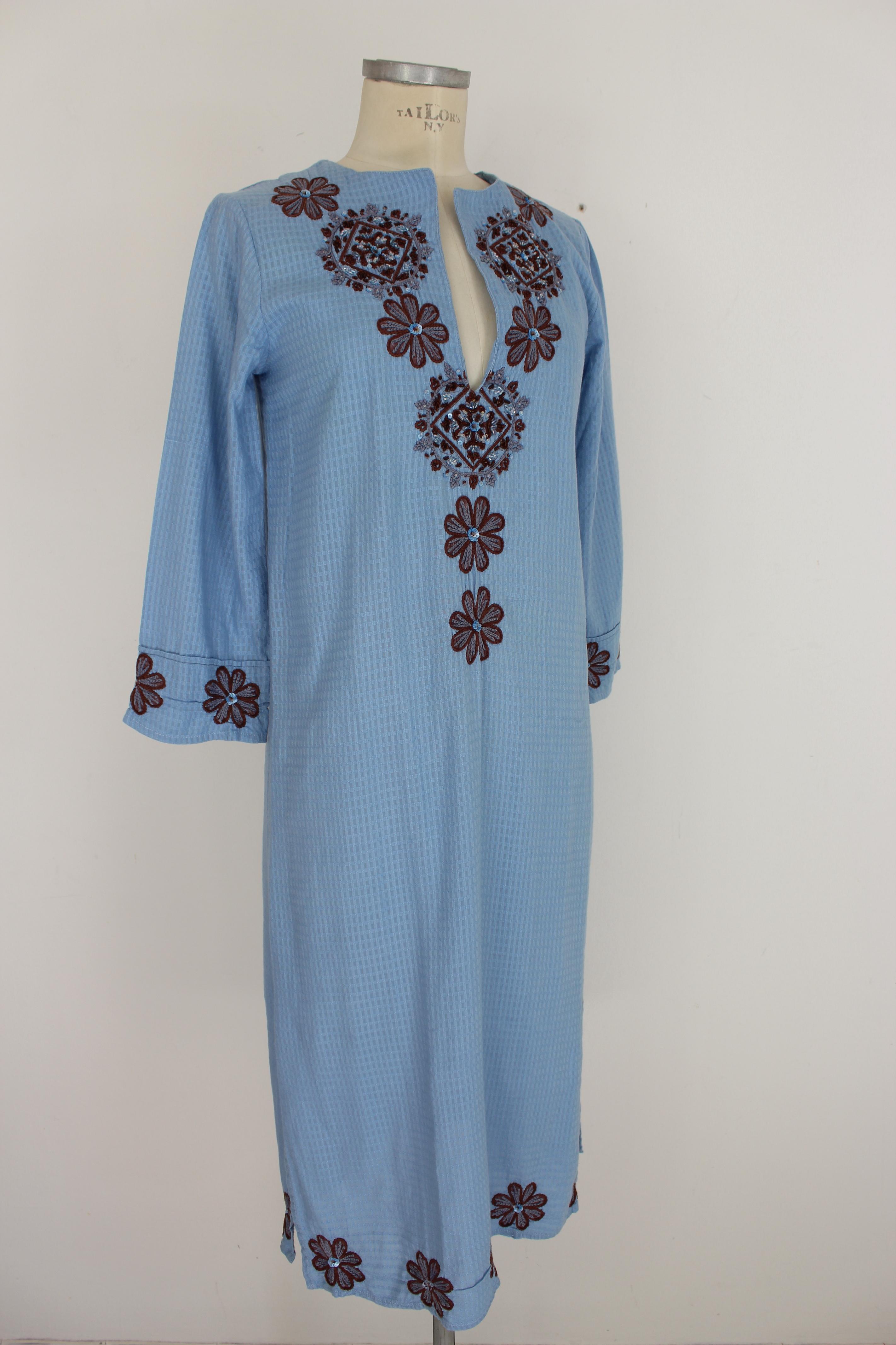 Bleu Antik Batik - Robe tunique bohème chic en coton bleu à paillettes en vente