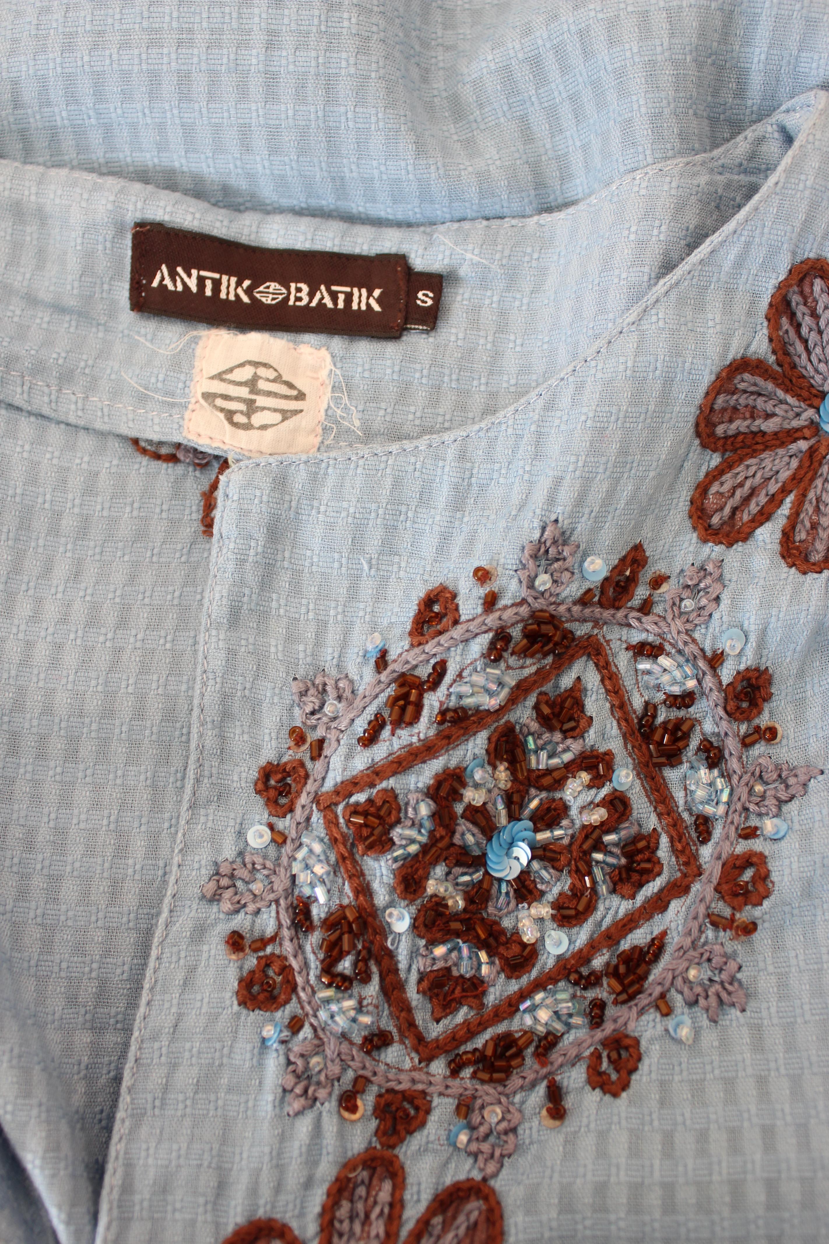 Antik Batik - Robe tunique bohème chic en coton bleu à paillettes en vente 1