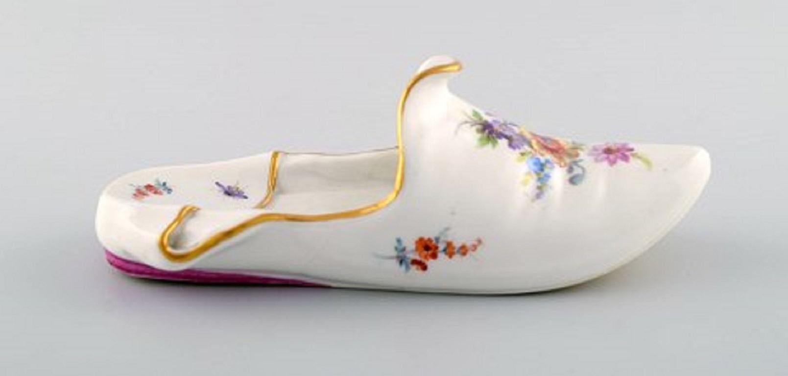 Antik Meissen Slipper in Hand Painted Porcelain with Floral Motifs, 19th Century In Good Condition For Sale In Copenhagen, DK