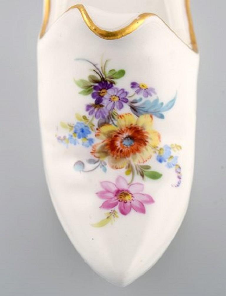 Antik Meissen Slipper in Hand Painted Porcelain with Floral Motifs, 19th Century For Sale 1