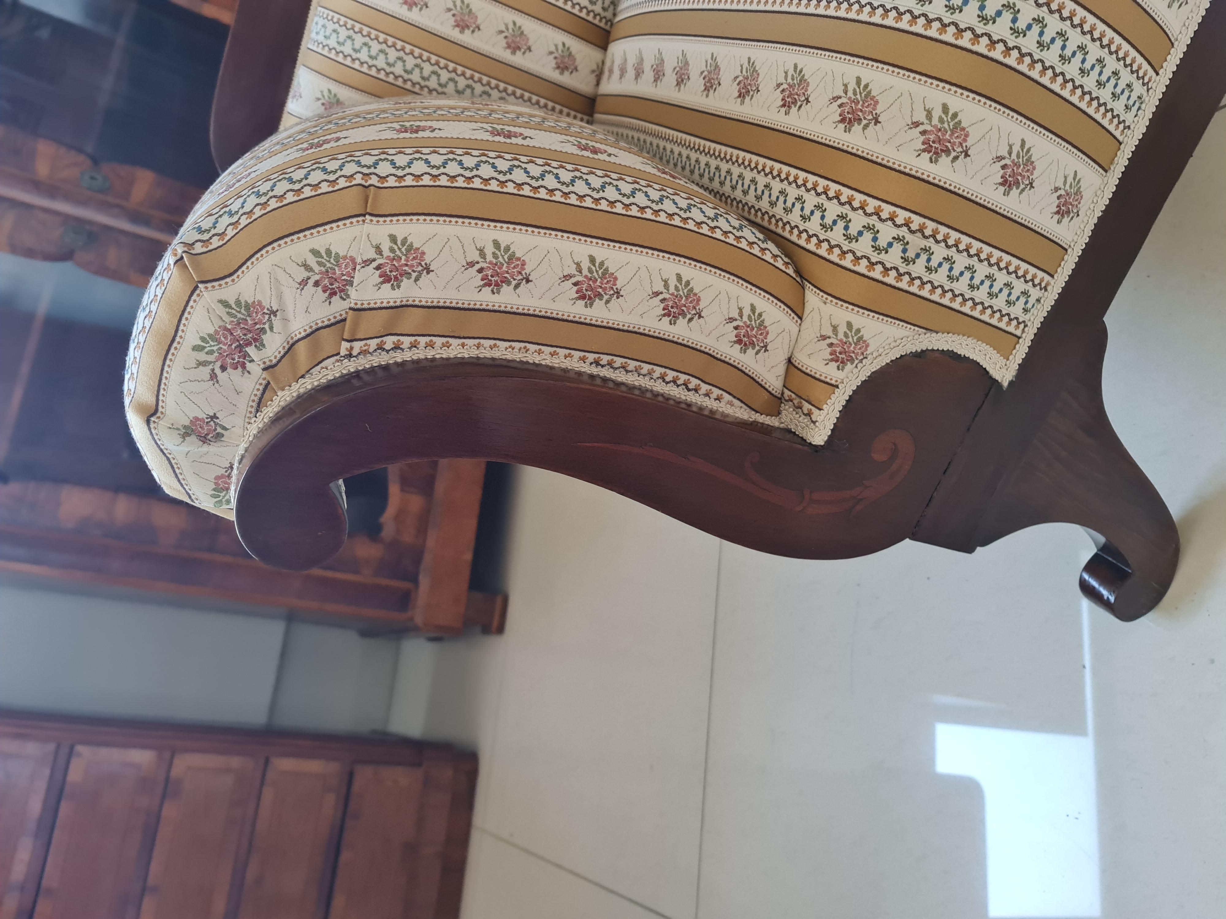 Hungarian Antik nagy biedermeier 2 személyes kanapé  – jellemző csikós anyaggal, intarziás For Sale