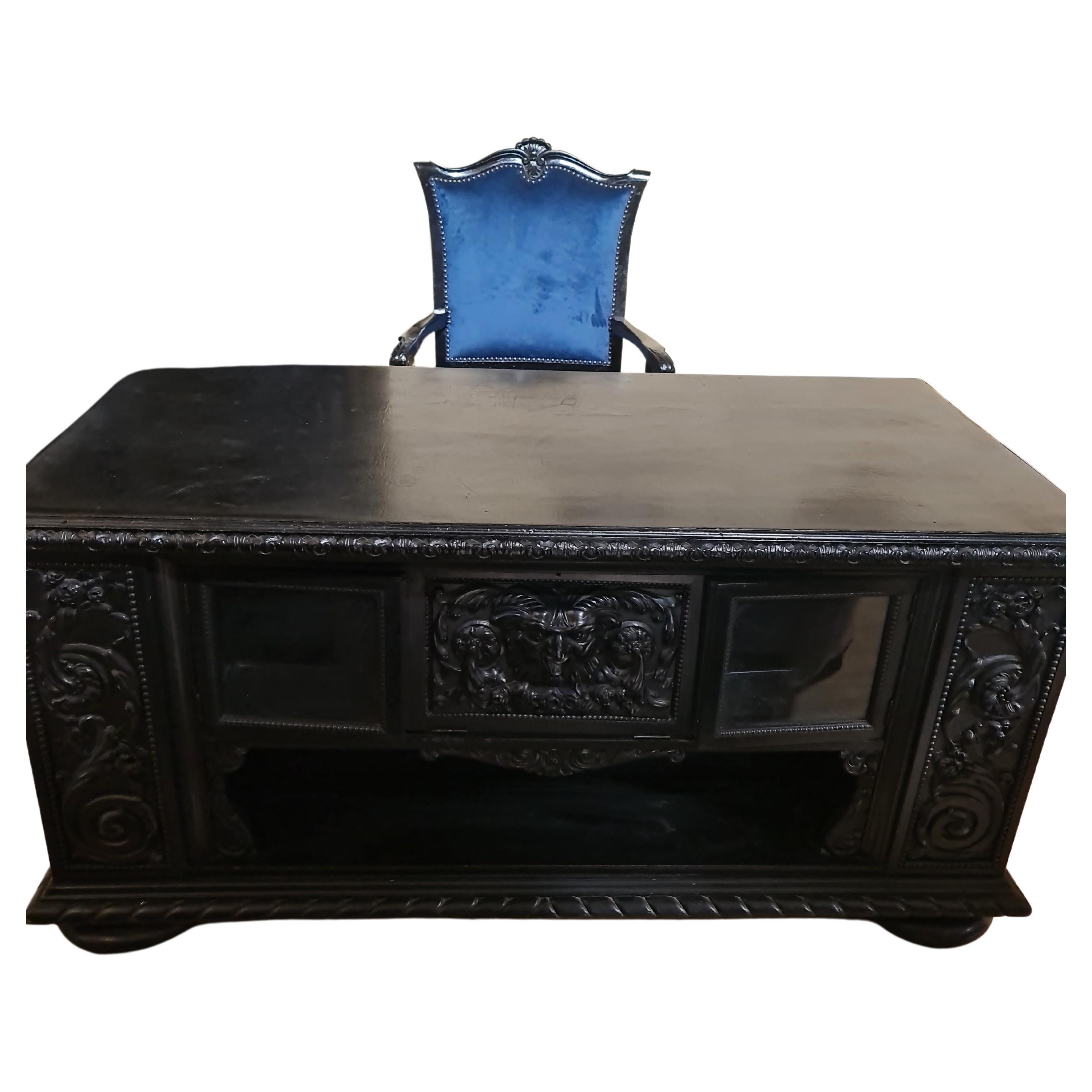 Antik Reneszánsz íróasztal , 20 század For Sale