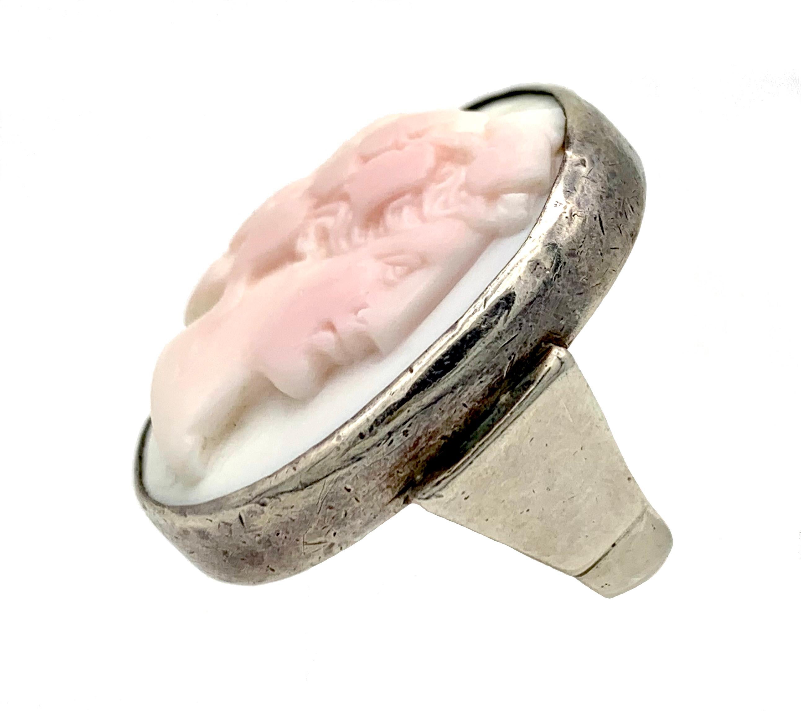 High Victorian Antike Kameo Ring Bacchante Maenad Pink White Shell Silver Mount For Sale