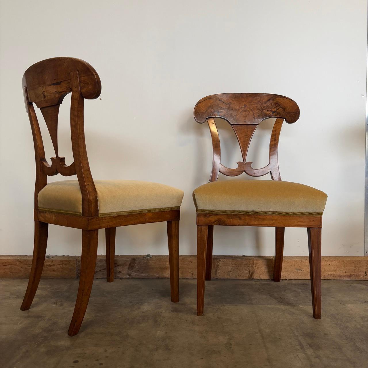 Antike Schaufelstühle Biedermeier um 1820 Wallnussholz 4 Stück im Angebot 6