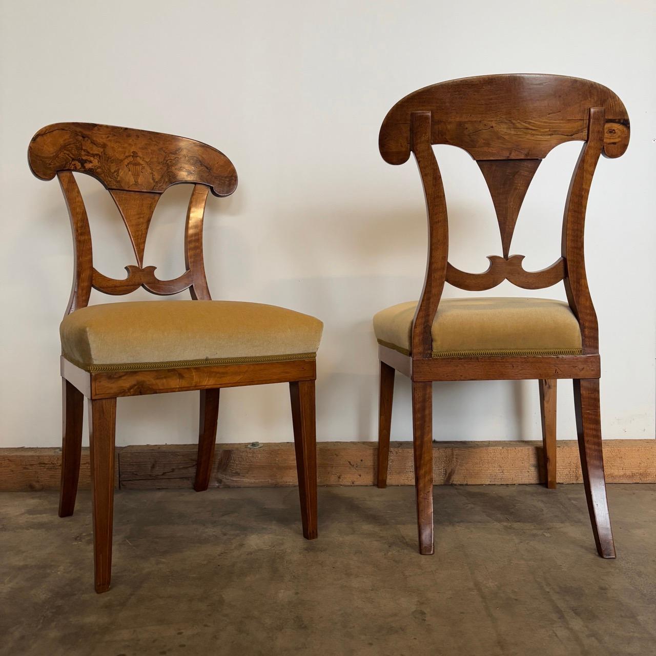Antike Schaufelstühle Biedermeier um 1820 Wallnussholz 4 Stück im Angebot 7