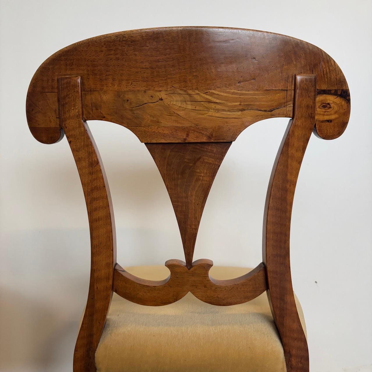 Antike Schaufelstühle Biedermeier um 1820 Wallnussholz 4 Stück im Angebot 8
