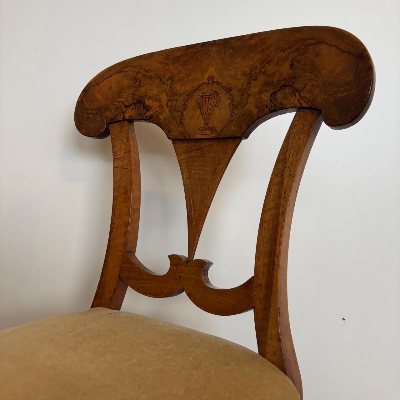 Antike Schaufelstühle Biedermeier um 1820 Wallnussholz 4 Stück im Angebot 10