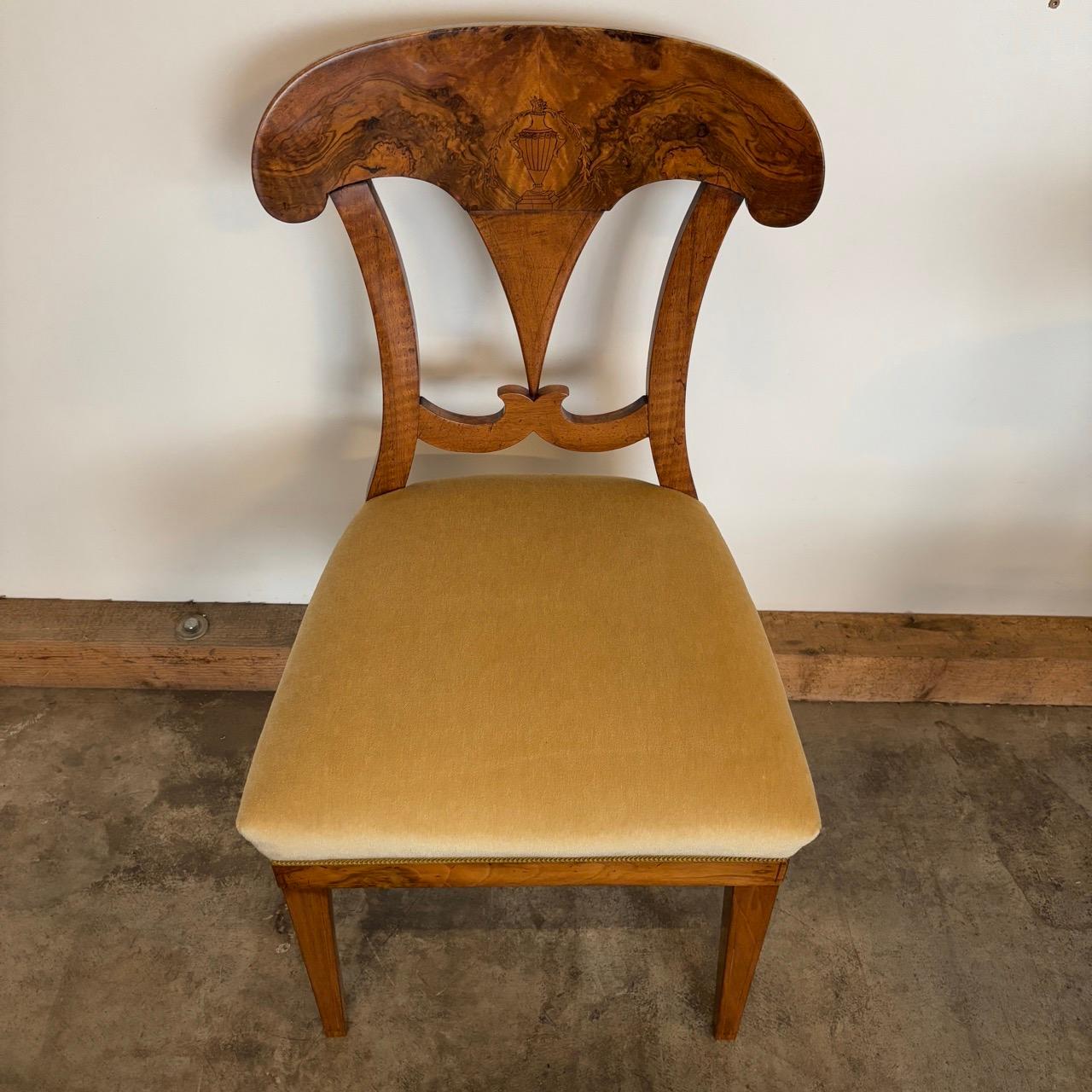 Antike Schaufelstühle Biedermeier um 1820 Wallnussholz 4 Stück (Deutsch) im Angebot