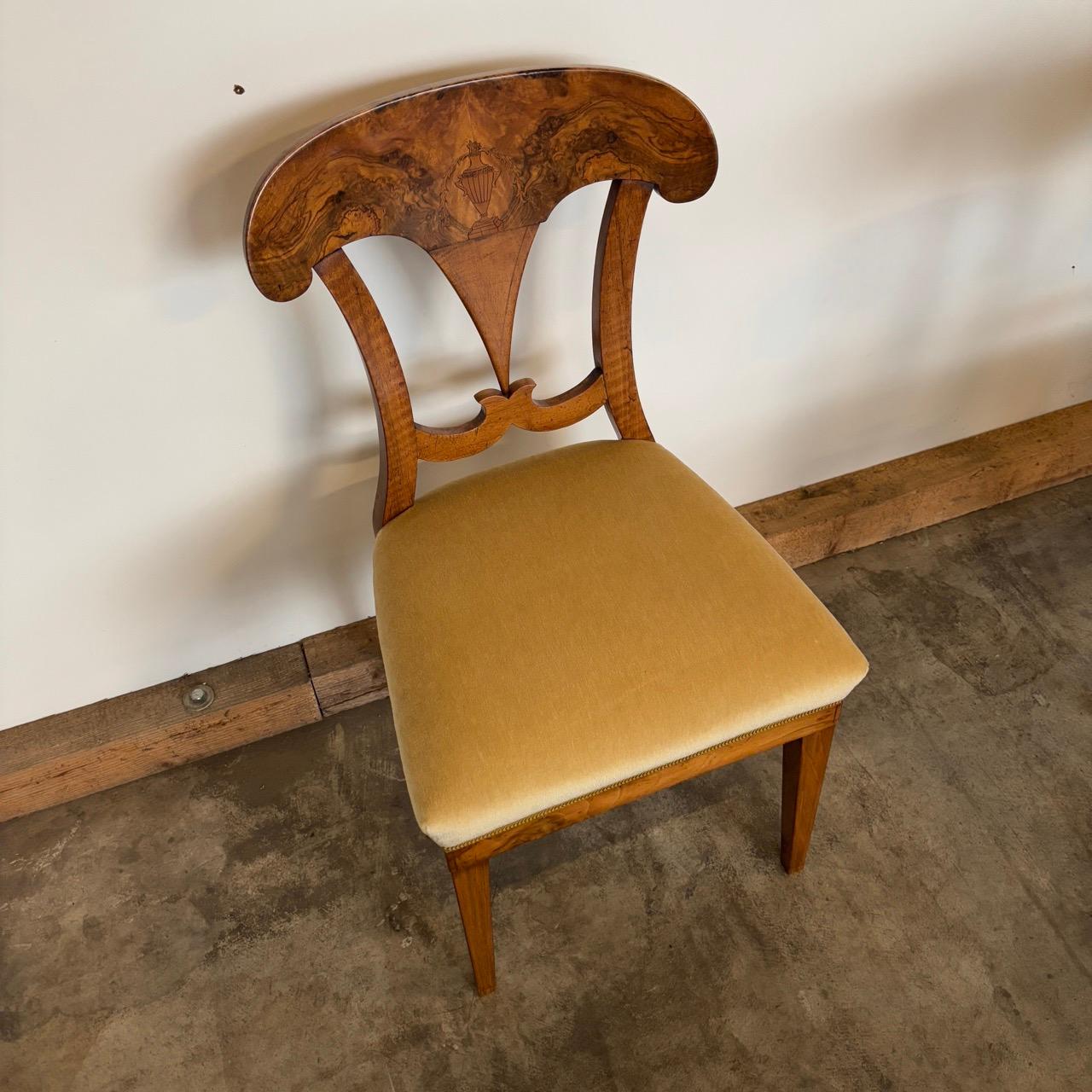 Antike Schaufelstühle Biedermeier um 1820 Wallnussholz 4 Stück im Angebot 1