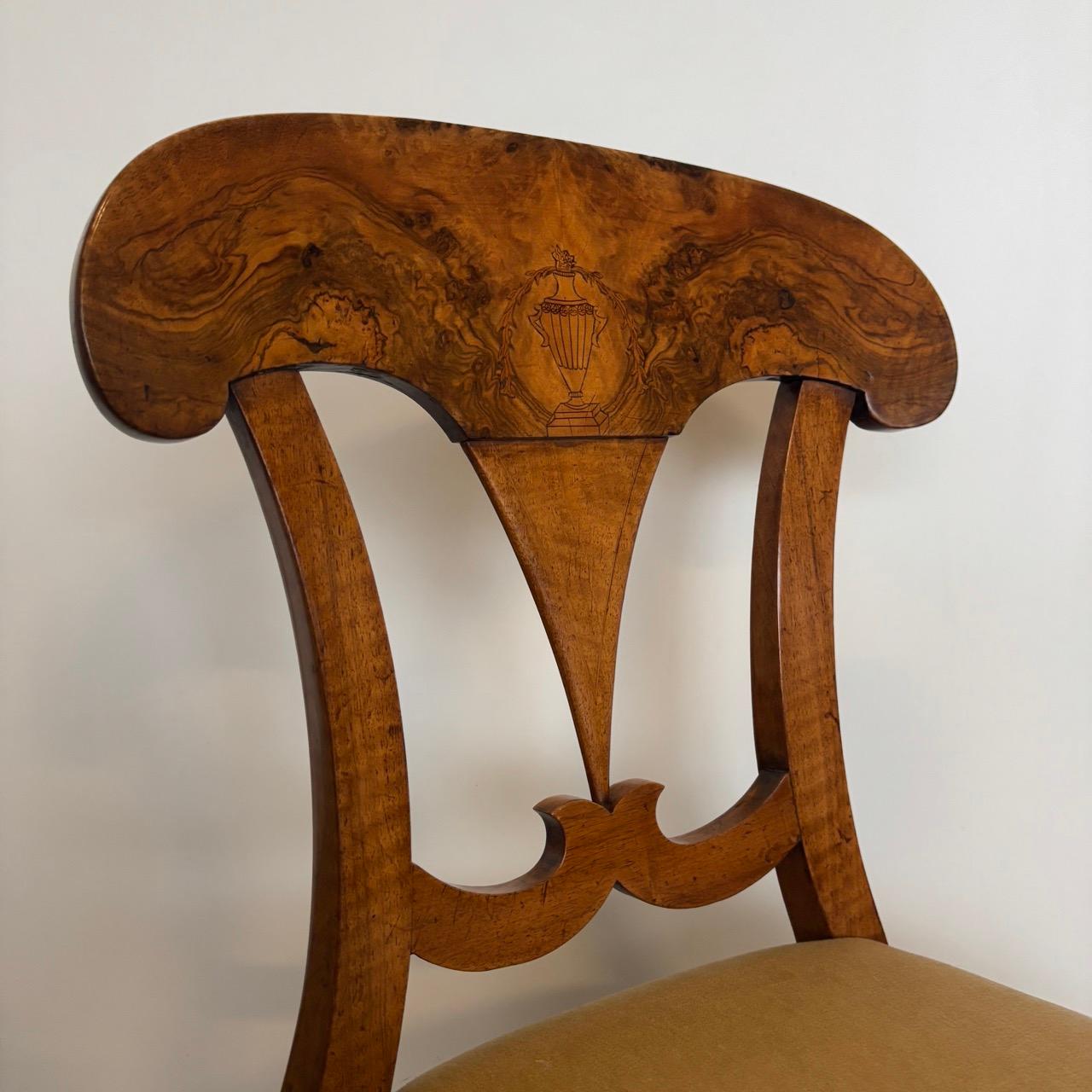 Antike Schaufelstühle Biedermeier um 1820 Wallnussholz 4 Stück im Angebot 3