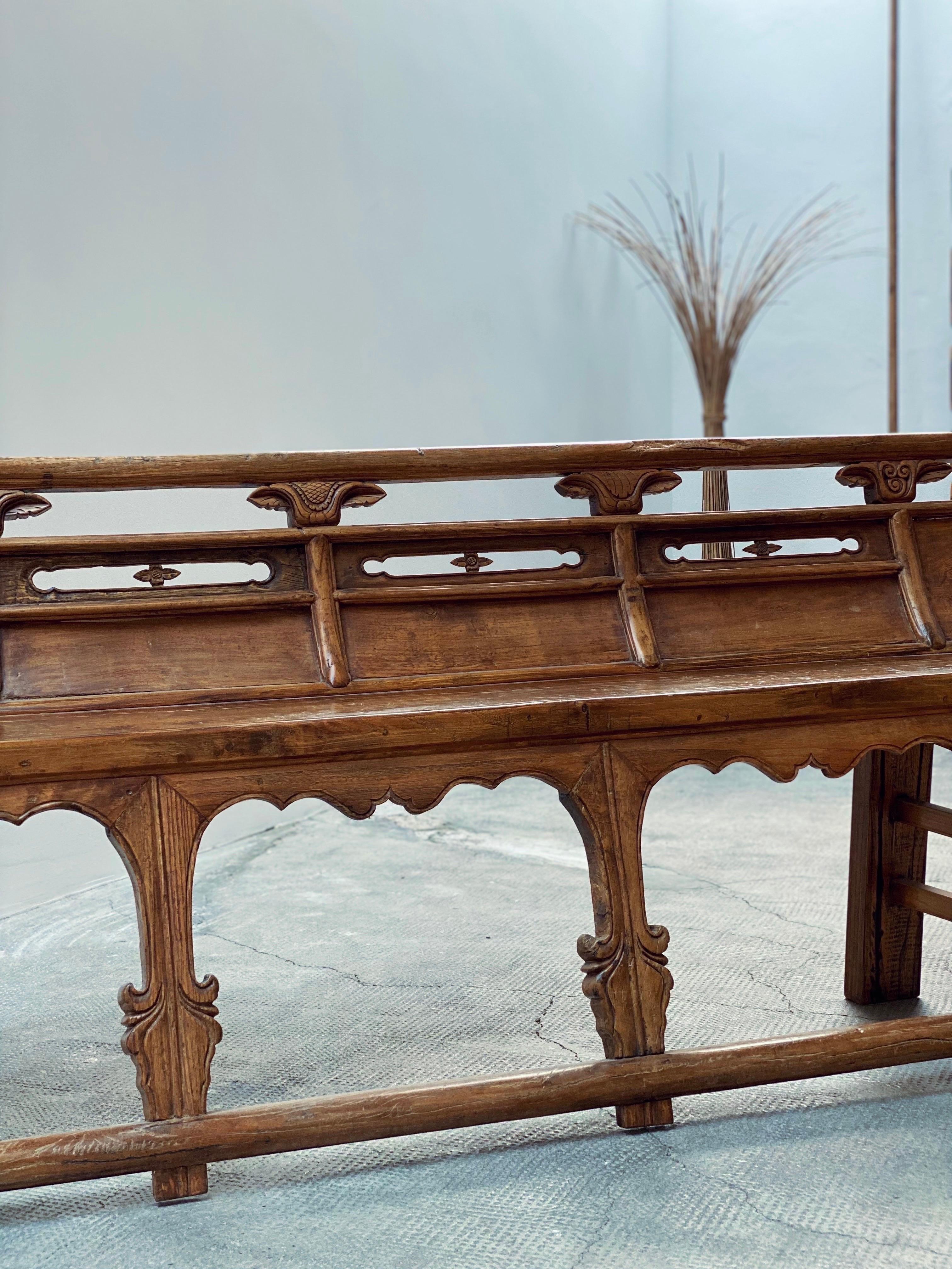 Antike Theaterbank Sitzbank Opera Bench Ulmenholz massiv, China 18. Jhd en venta 2