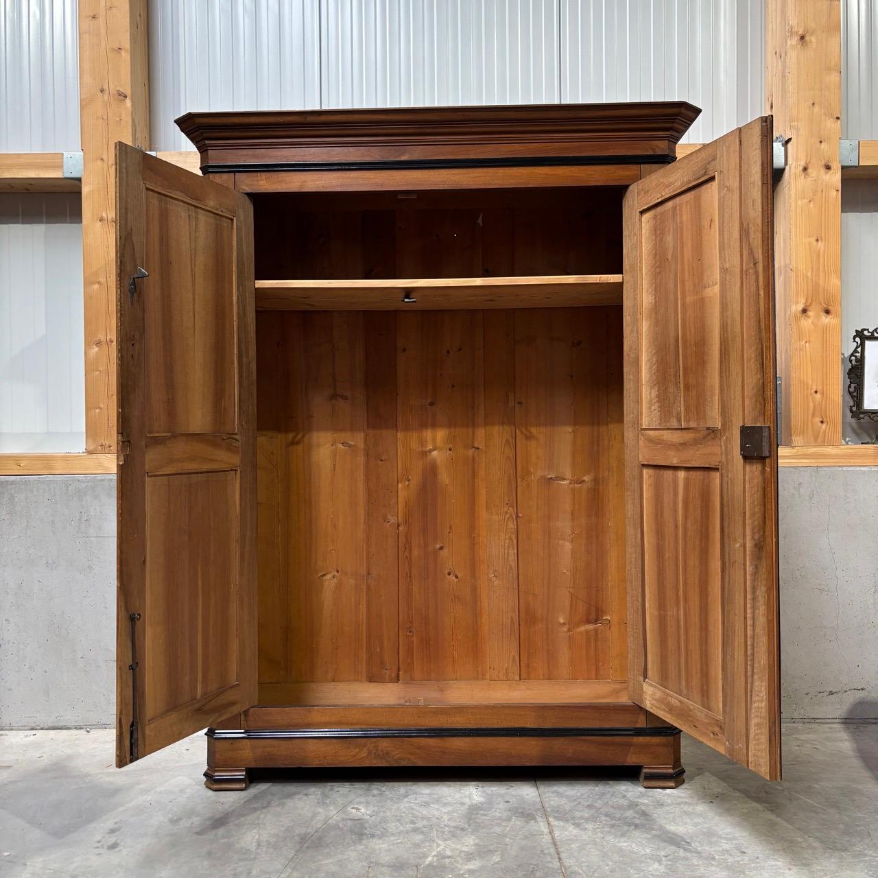 Antiker Kleiderschrank  Louis Philippe um 1860  Nussbaum en venta 4