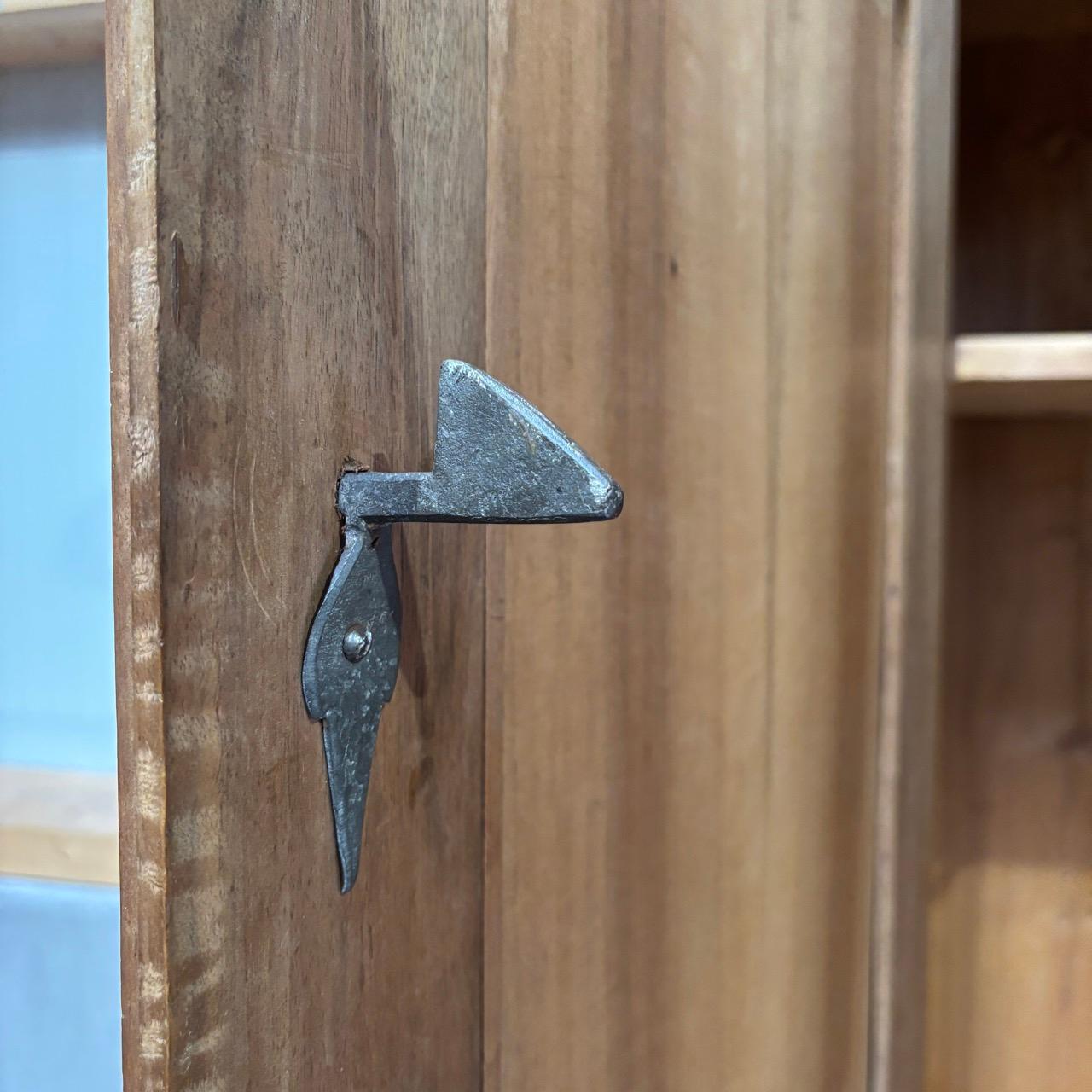 Antiker Kleiderschrank  Louis Philippe um 1860  Nussbaum en venta 7