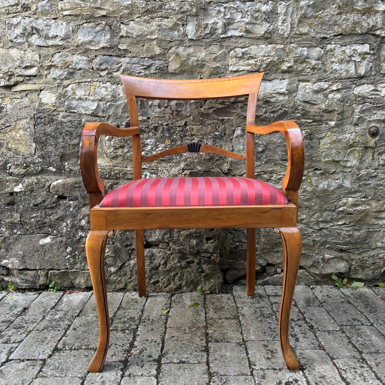 Silla antigua Biedermeier principios del siglo XIX nogal Alemán en venta
