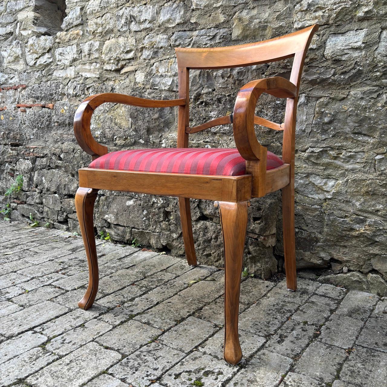 Silla antigua Biedermeier principios del siglo XIX nogal Avellano en venta