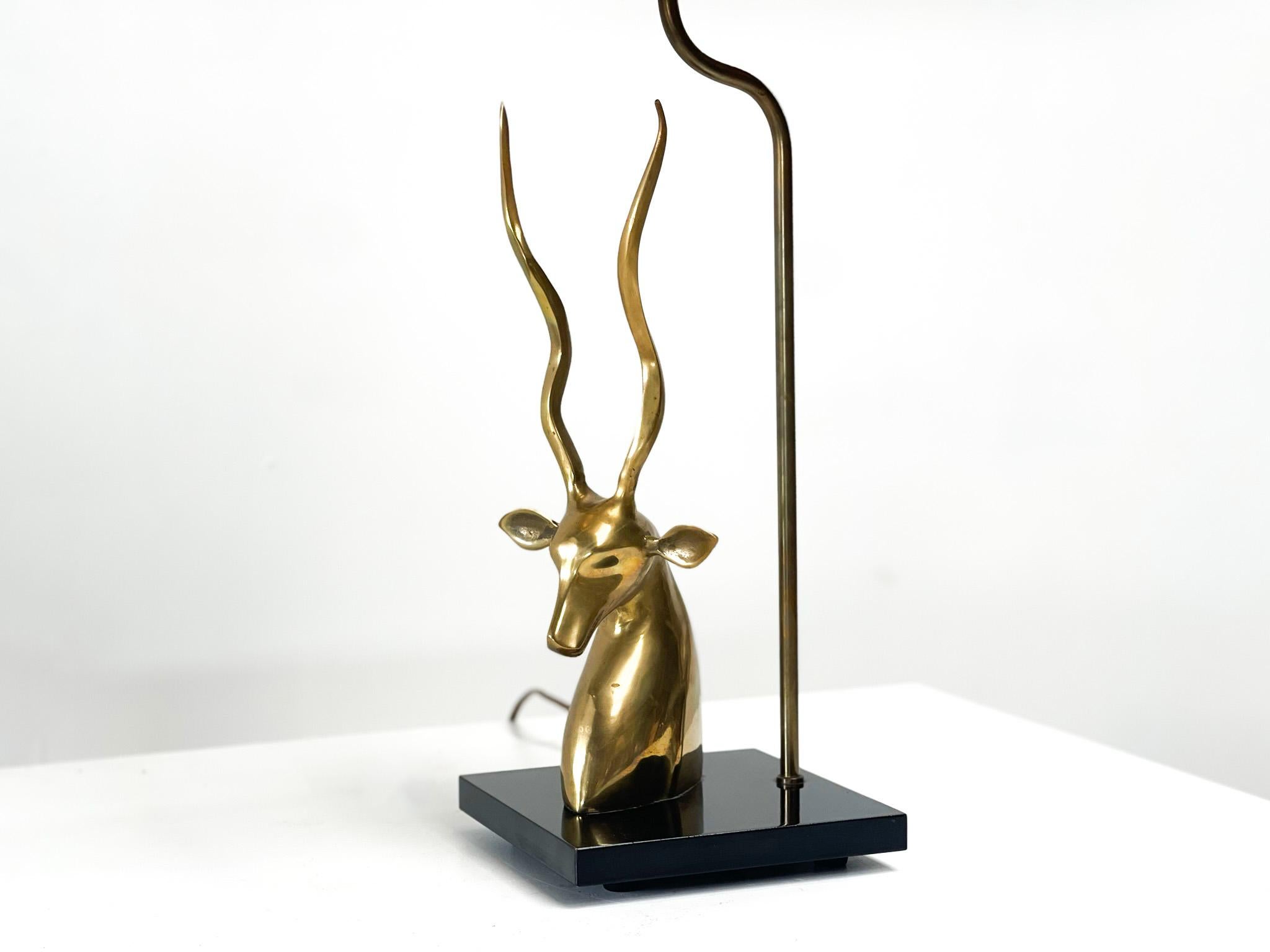 Antilope head table lamp in Brass France 1975 In Good Condition For Sale In Nijlen, VAN