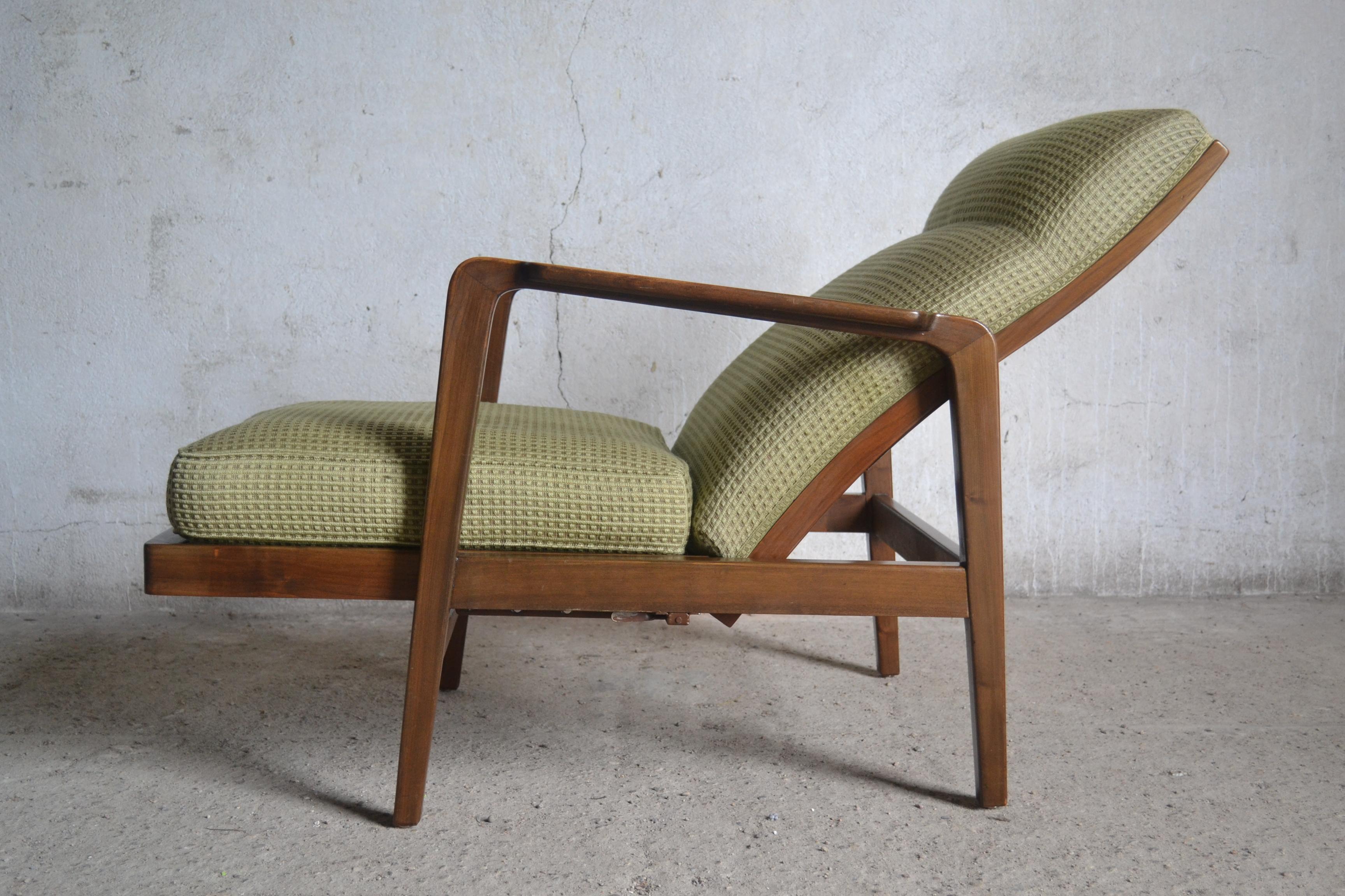 - Knoll Antimott chair from the 1950s
- Remains in original condition
- Has a five-point adjustable seat release.