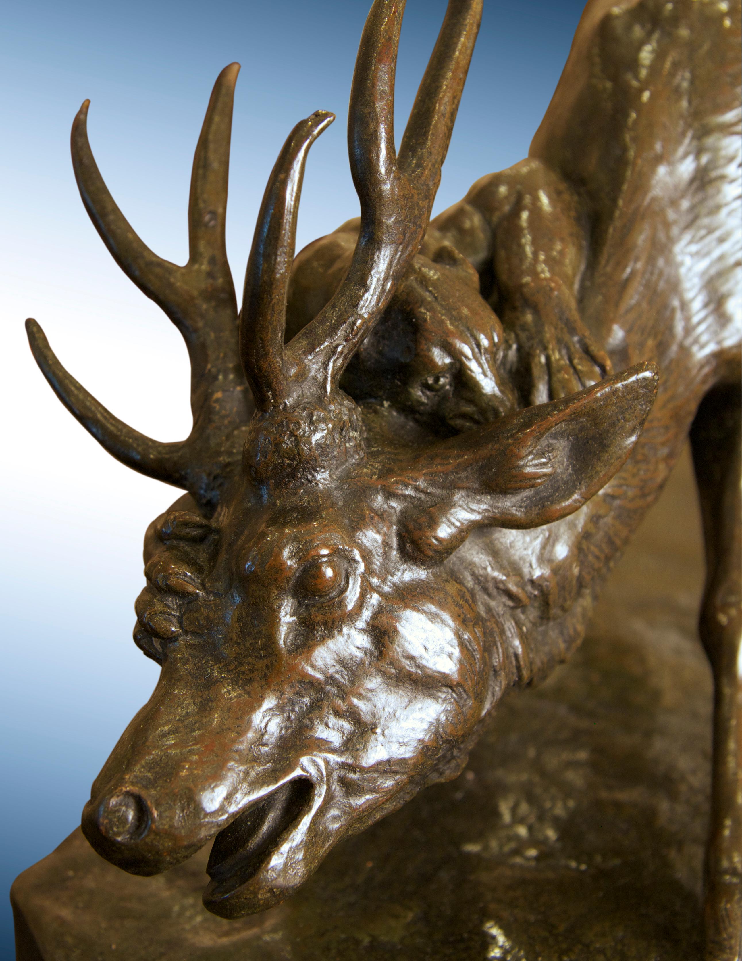 Scultura sportiva con alce e pantera in bronzo 