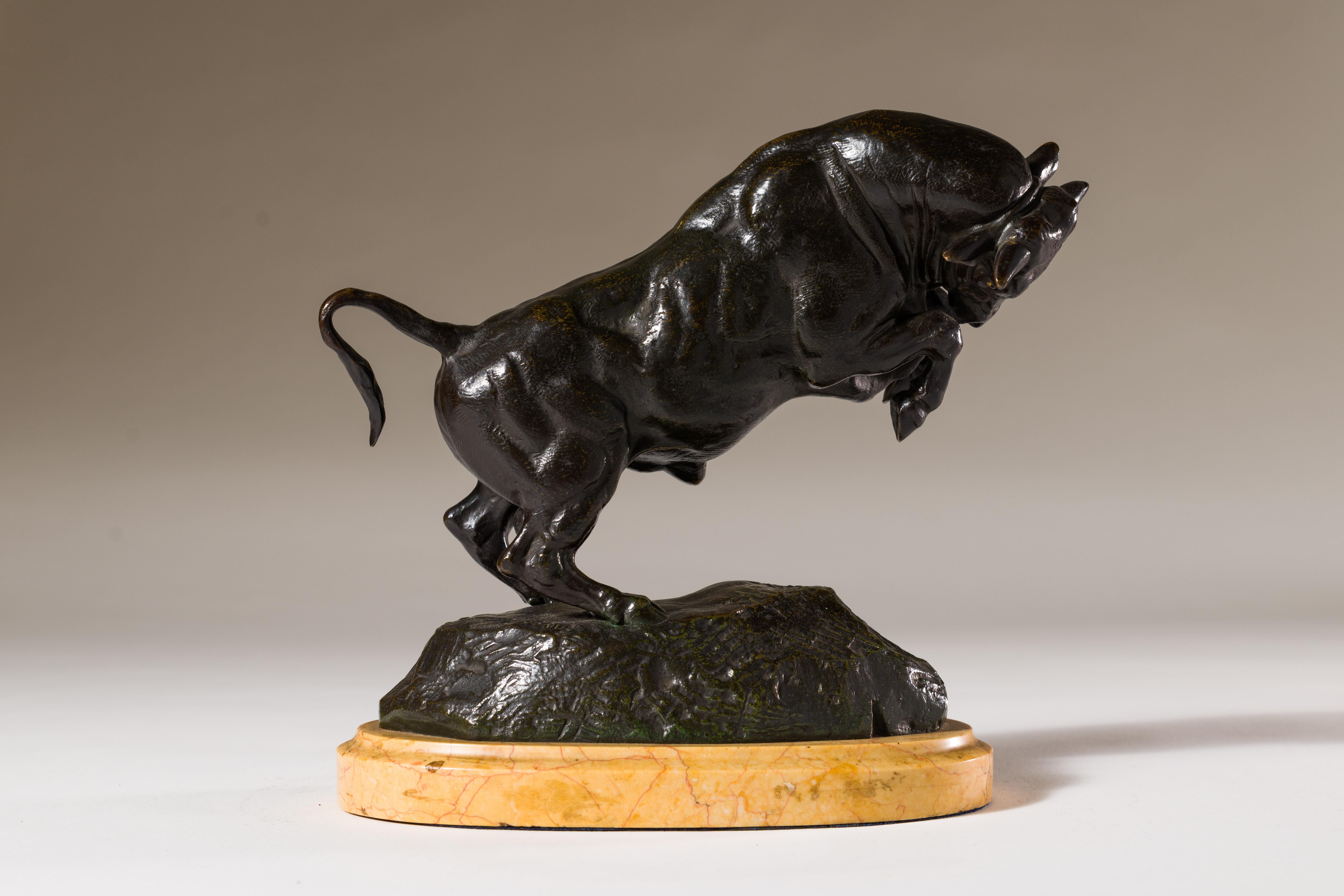 Antoine-Louis Barye fue aclamado como el mejor escultor de la Escuela Animaliers francesa. Como escultor del siglo XIX, fue partidario tanto del naturalismo como del romanticismo. Este toro encabritado es perfecto para animar una mesa o estantería y