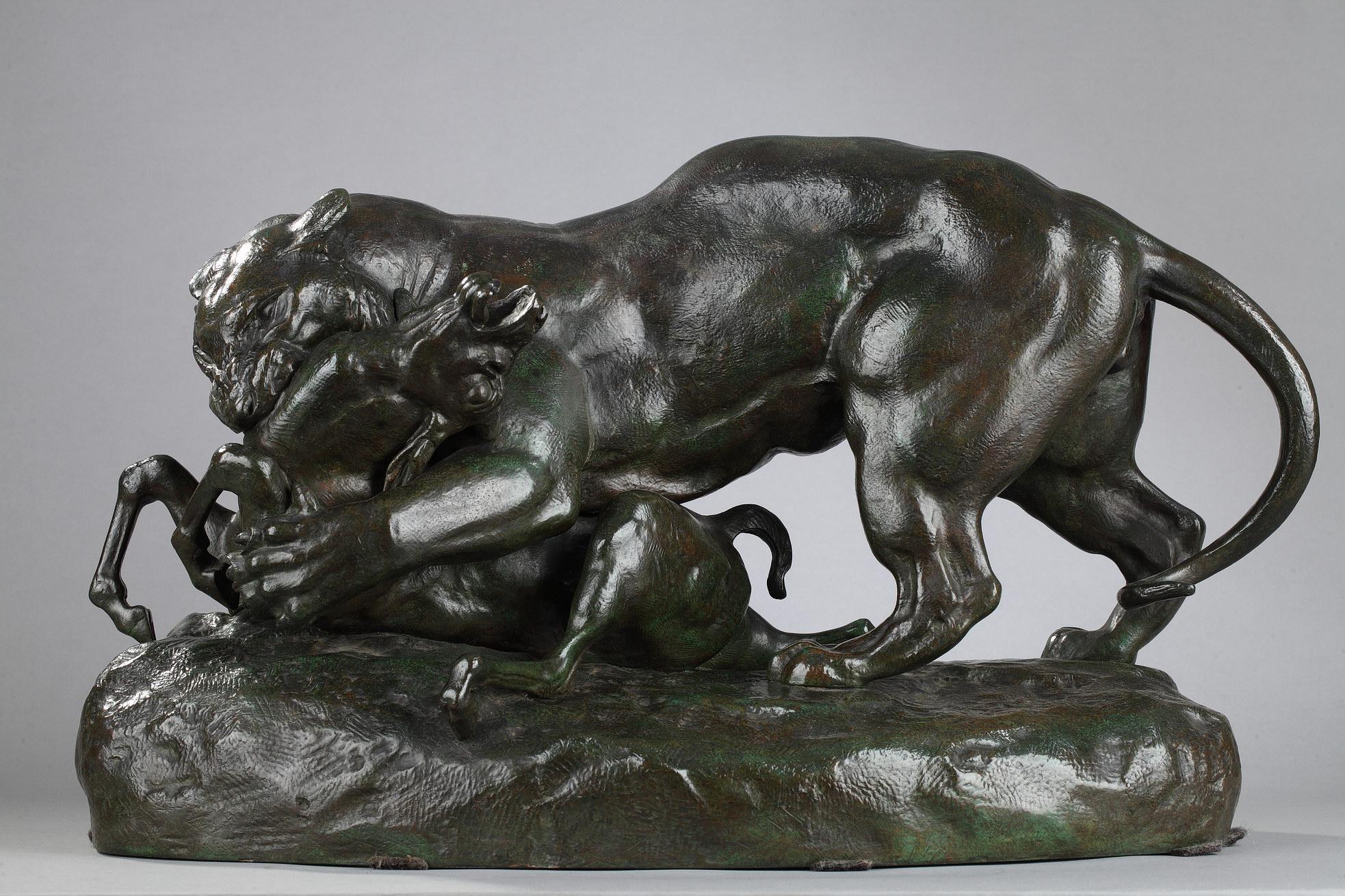 Figurative Sculpture di Antoine-Louis Barye - La tigre sorprende un'antilope