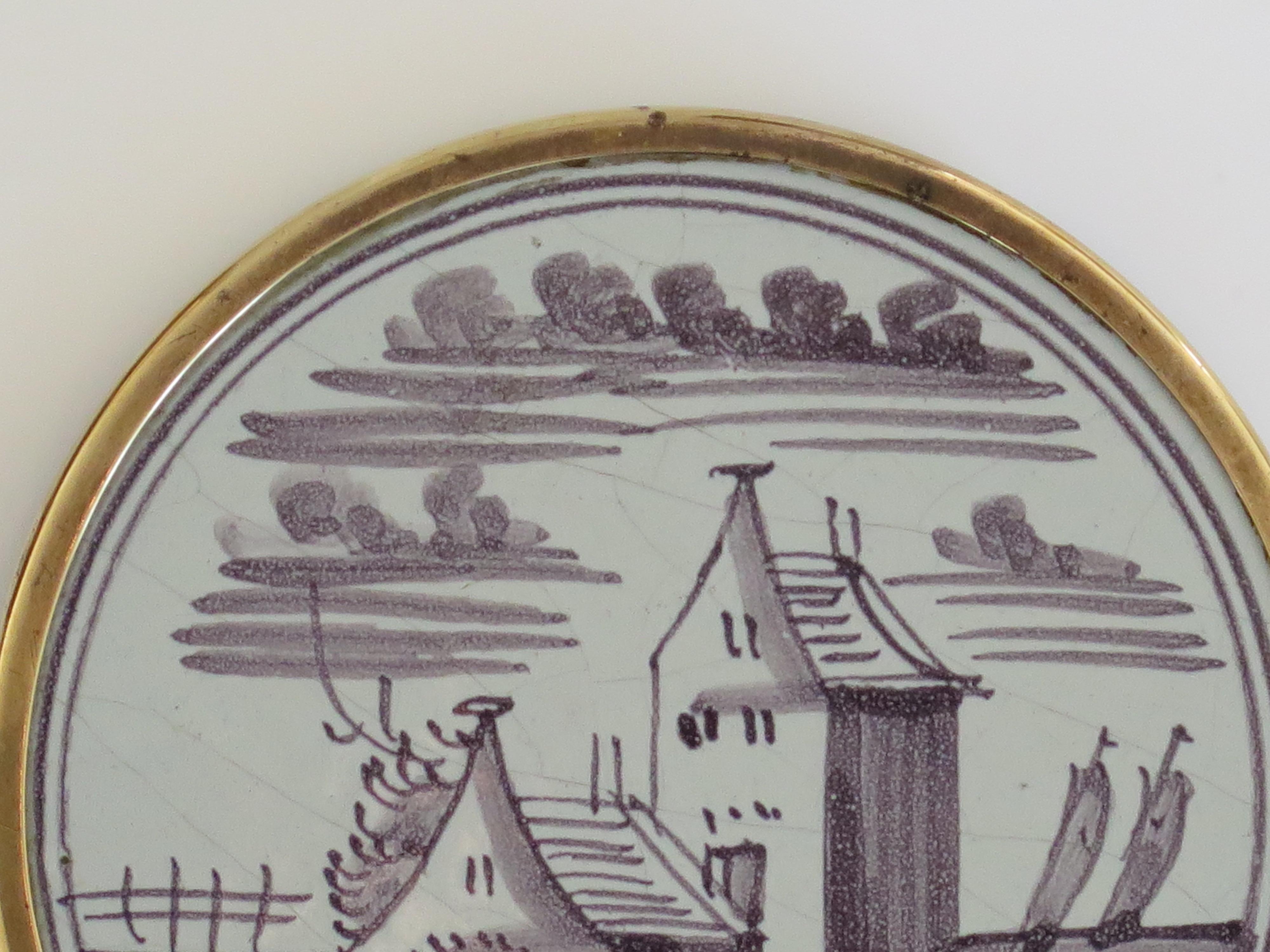 Antiker Manganfliesenständer aus Delft (18. Jh.) in Messingrahmen mit Stollenfüßen, um 1760 (18. Jahrhundert und früher) im Angebot