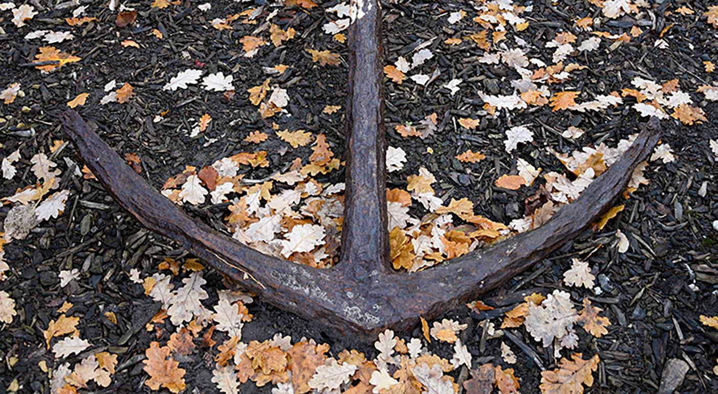 From the bottom of the ocean, a very nice antique anchor.