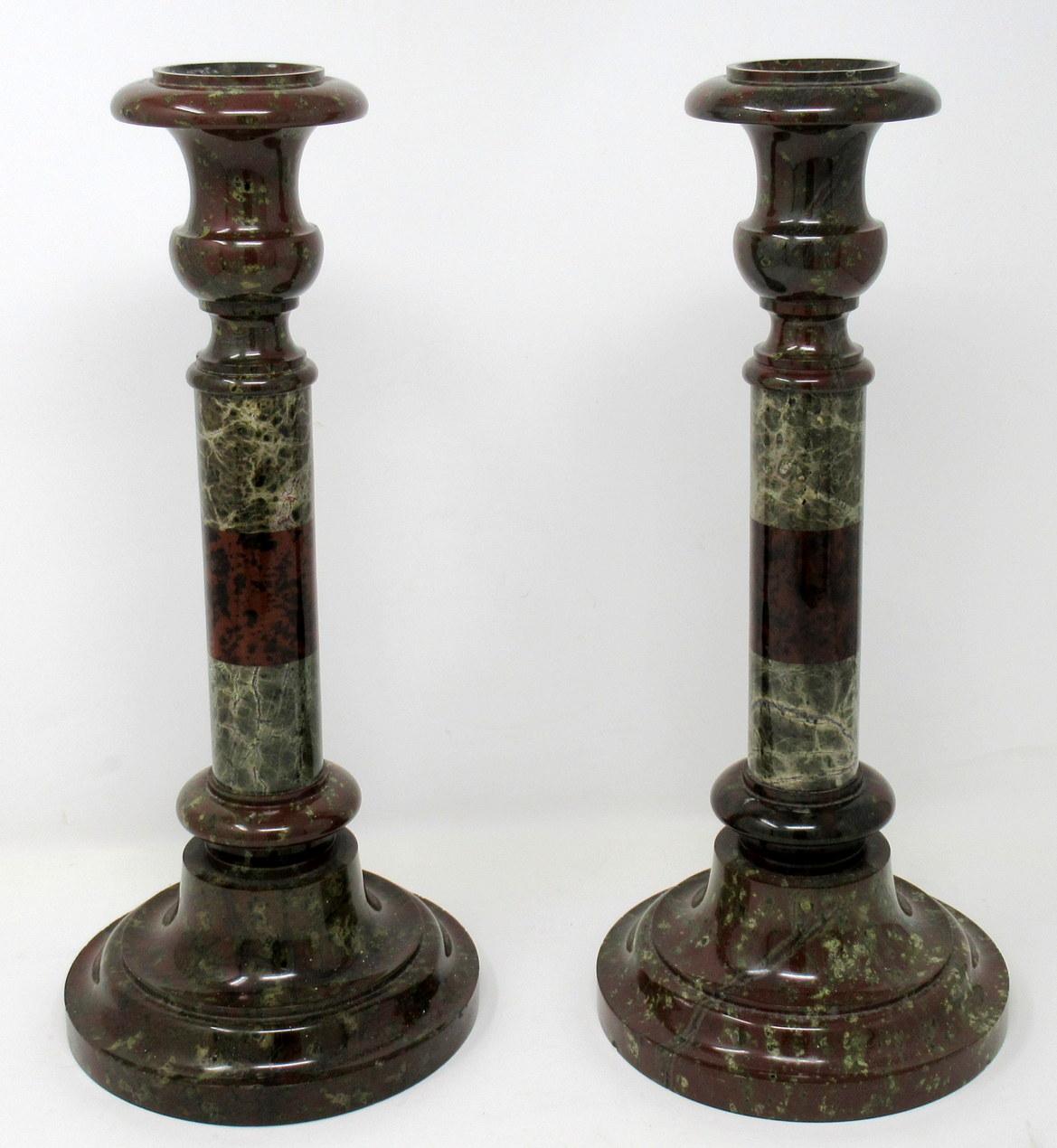 Britannico Coppia di candelieri inglesi in marmo serpentino della Cornovaglia atib John Murphy 1850 in vendita